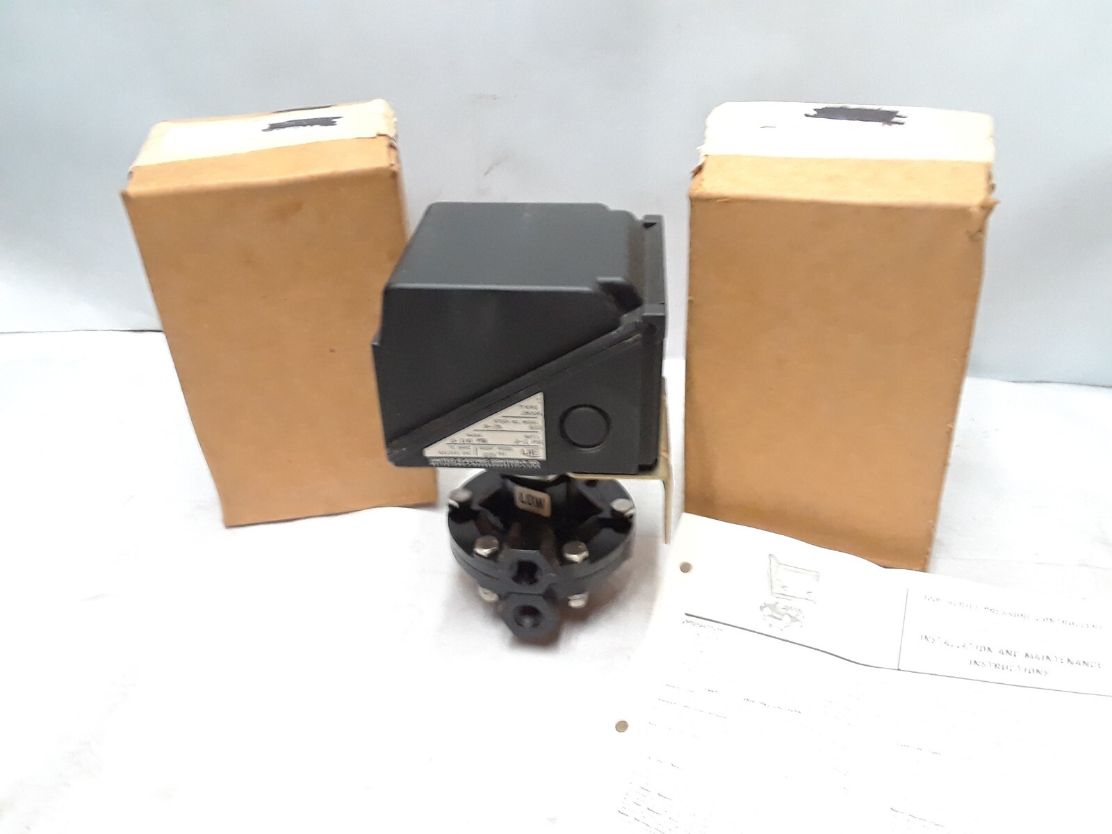 Two, New in Box, United Electric Pressure Controllers Type J300K Model 559