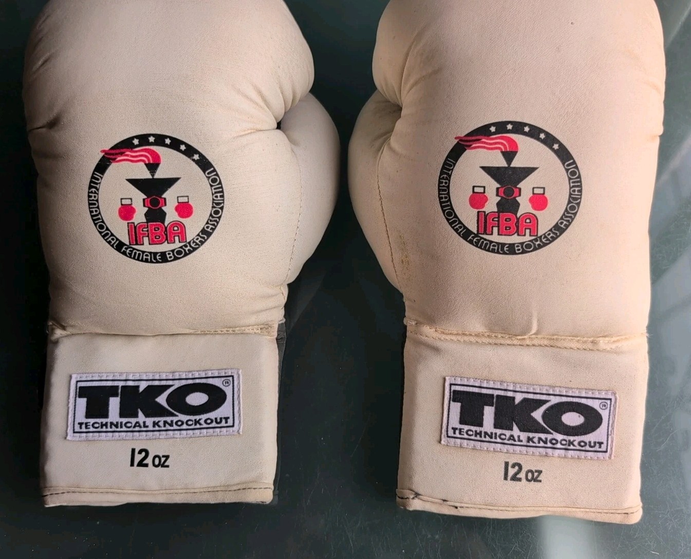 TKO-TECHINICAL KNOCKOUT- IFBA Edition - White BOXING GLOVES-12 OZ W/ Bag