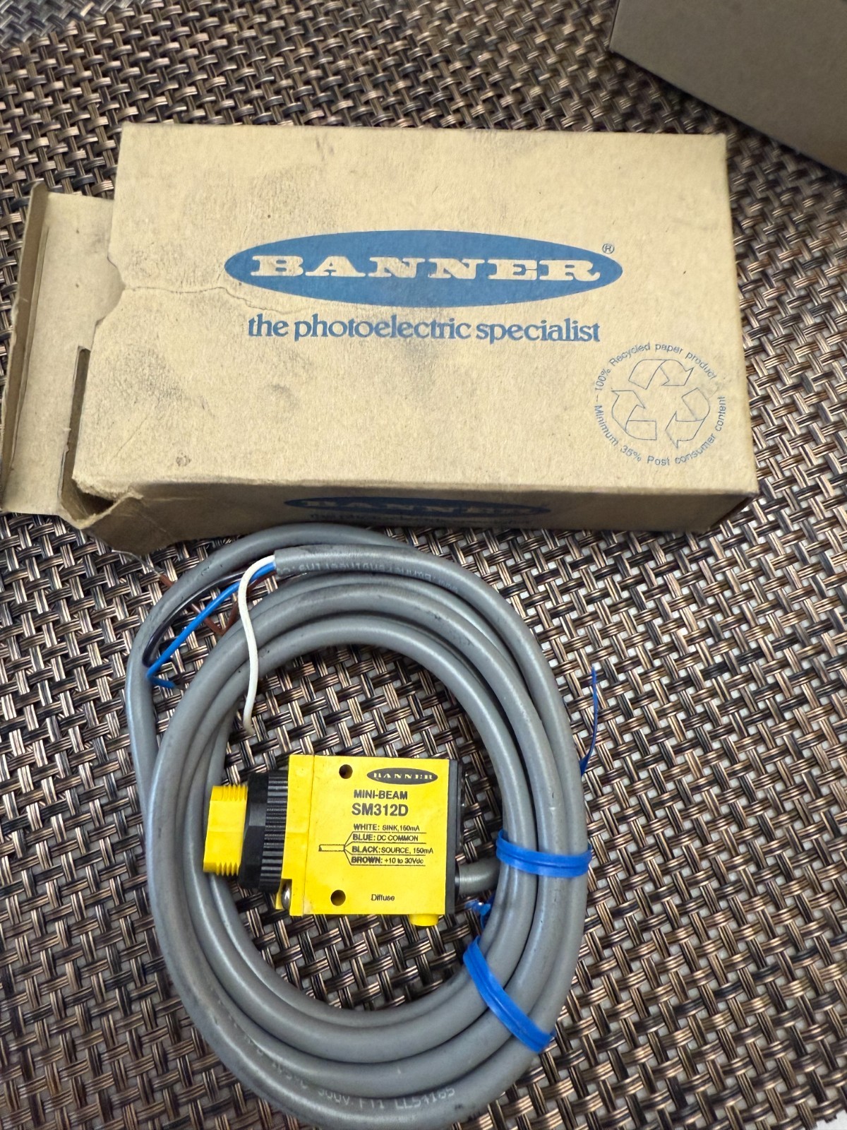 Banner SM312D Mini-Beam Series Proximity Sensor Yellow with Wire Cable New