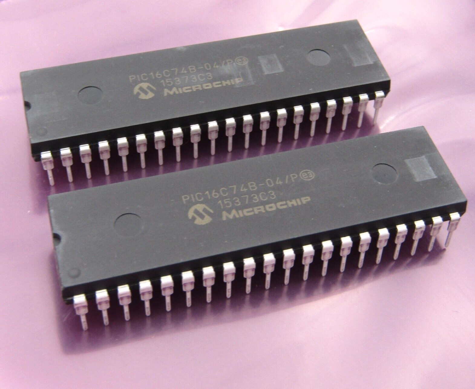( 2 PCS ) PIC16C74B-04/P Microchip 8-bit Microcontroller  MCU 7KB 192 RAM 33 I/O