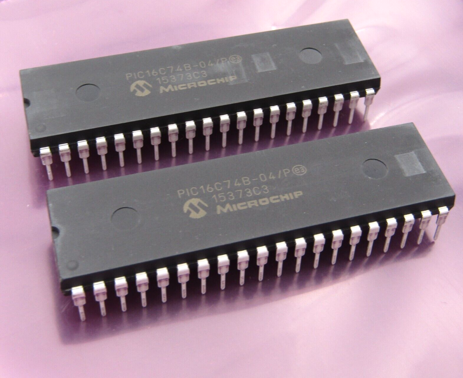( 2 PCS ) PIC16C74B-04/P Microchip 8-bit Microcontroller MCU 7KB 192 RAM 33 I/O
