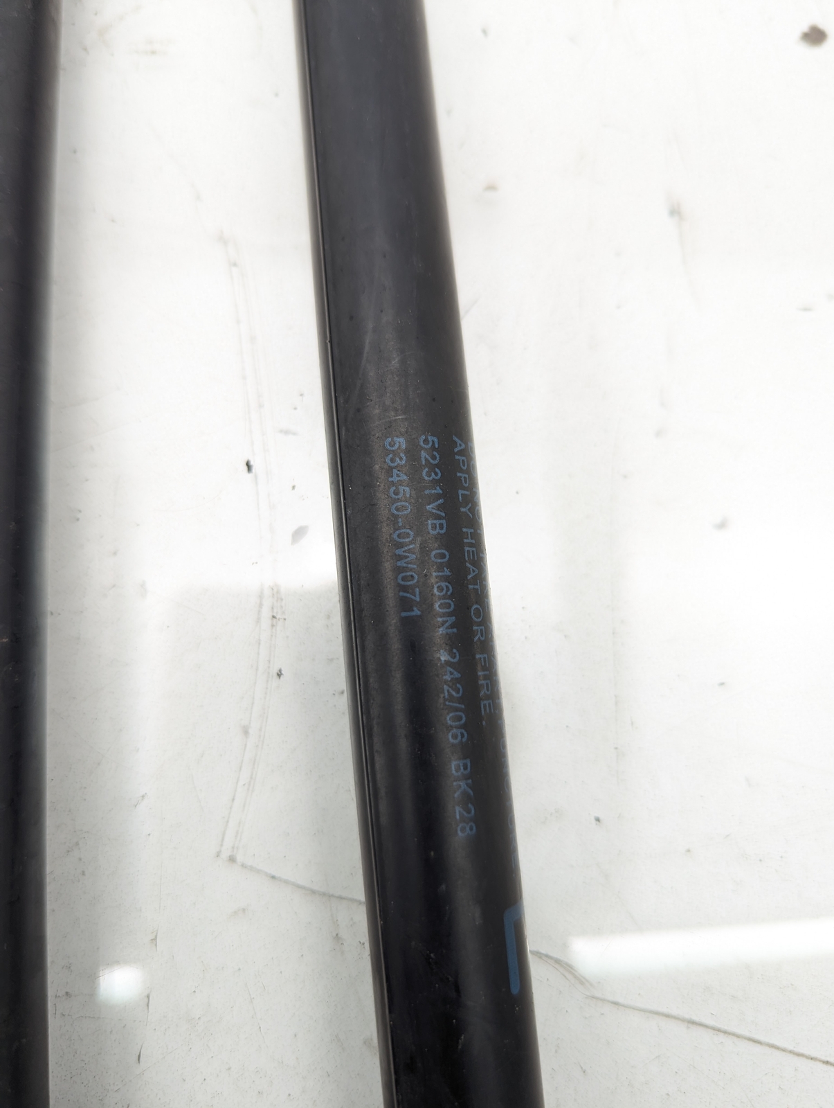 2007 LEXUS GS450H LEFT AND RIGHT SIDES HOOD STRUT PAIR