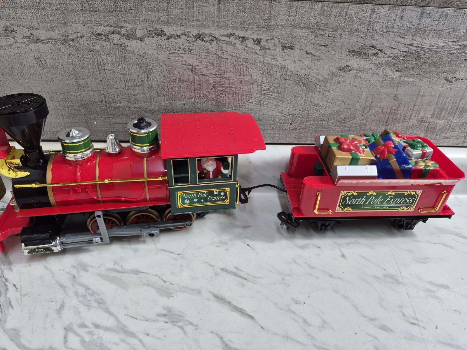 EZTEC NORTH POLE EXPRESS Engine Coal Tender Remote ControlOperated Tested