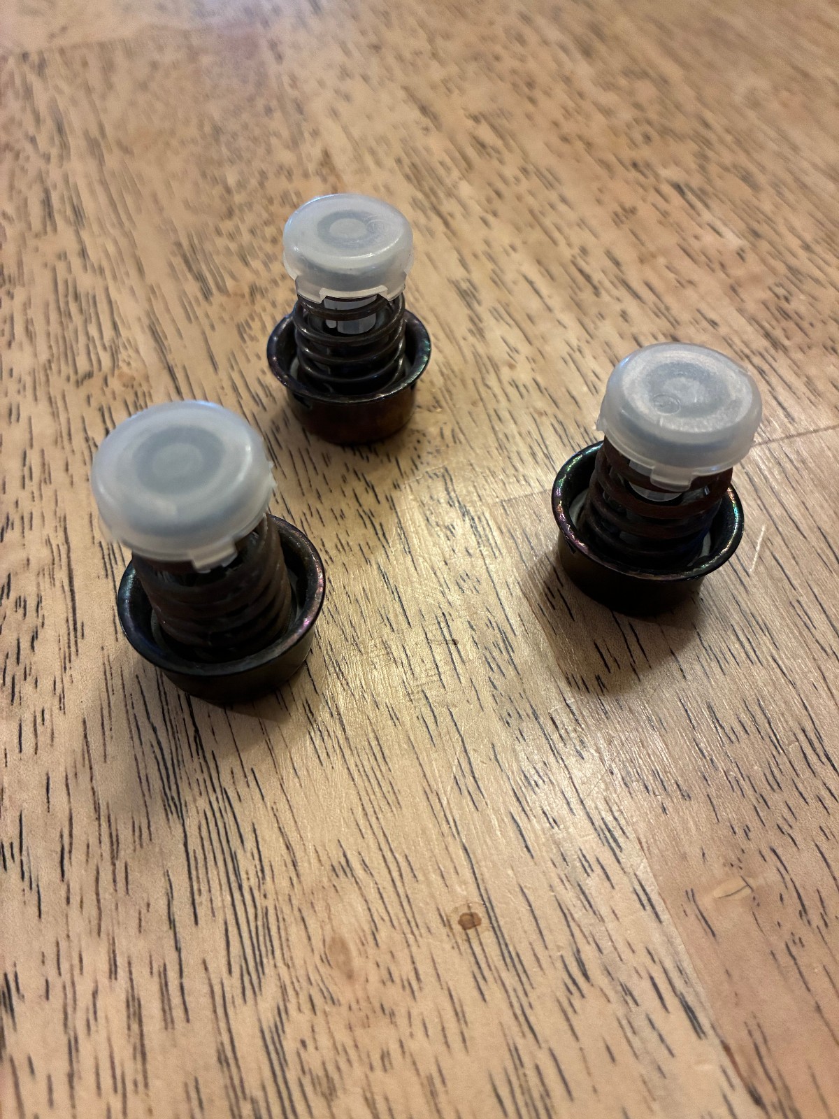 DUAL 1237 TURNTABLE-Feet pads-set of 3 shock absorbing spring suspension.