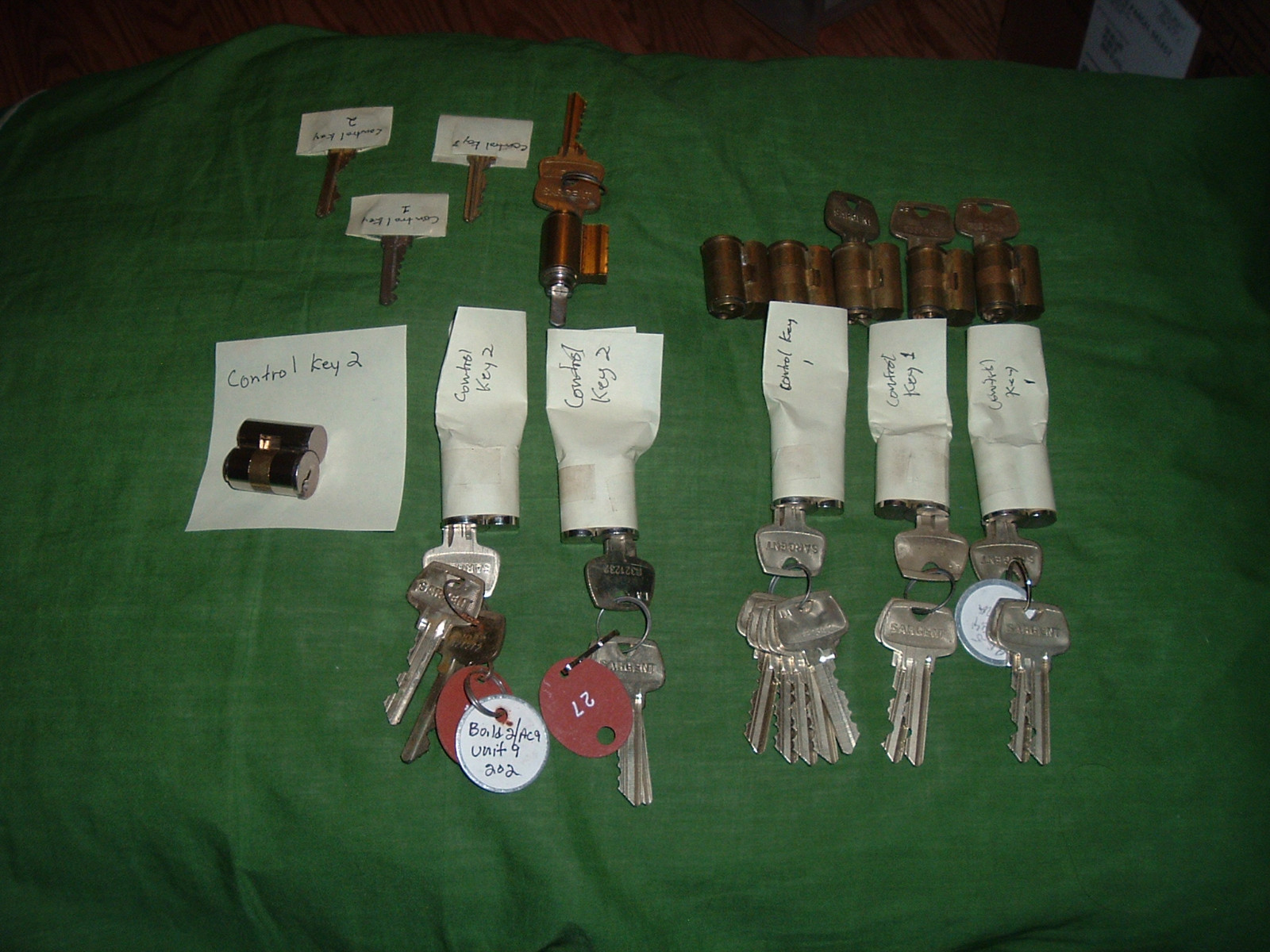 13 SARGET INTER CHANGEABLE CORES WITH KEYS AND CONTROL KEYS
