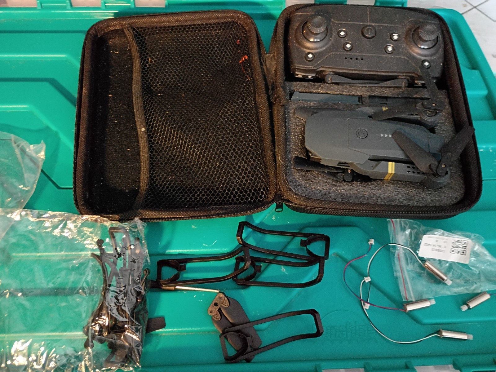 Black Falcon Collapsible Drone / Quadrocopter RC 2.4GHZ Edition + Case Pre-Owned