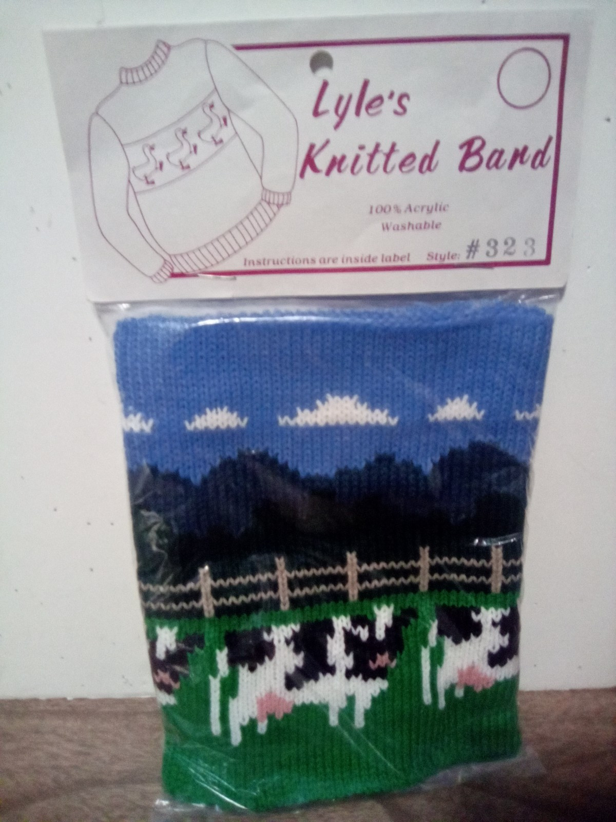 VTG Novelty Cows in Pasture Farm Lyle's Knitted Band 100% Acrylic Washable