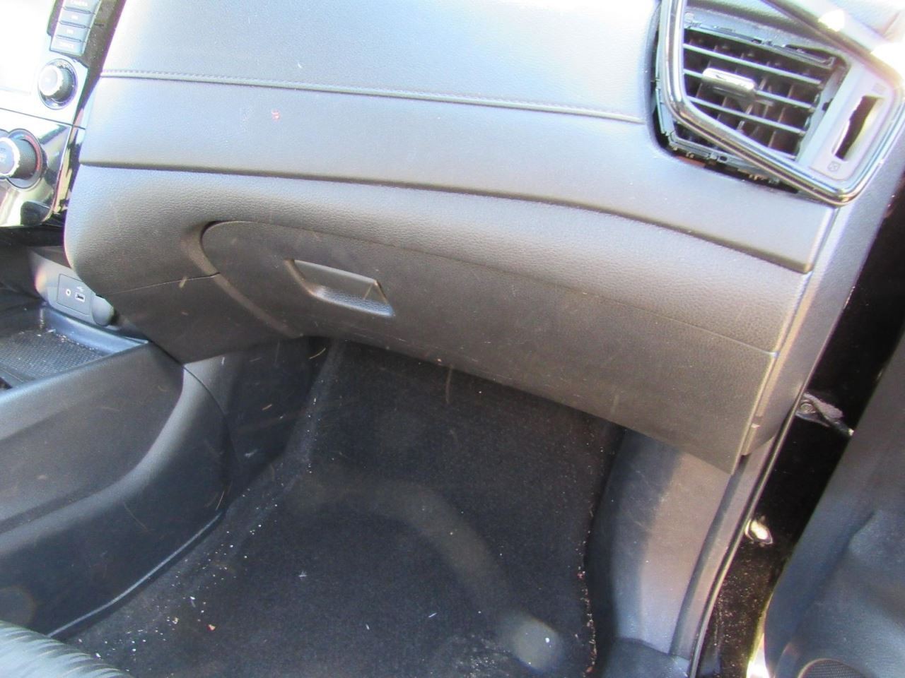 ROGUE     2019 Glove Box 1101389