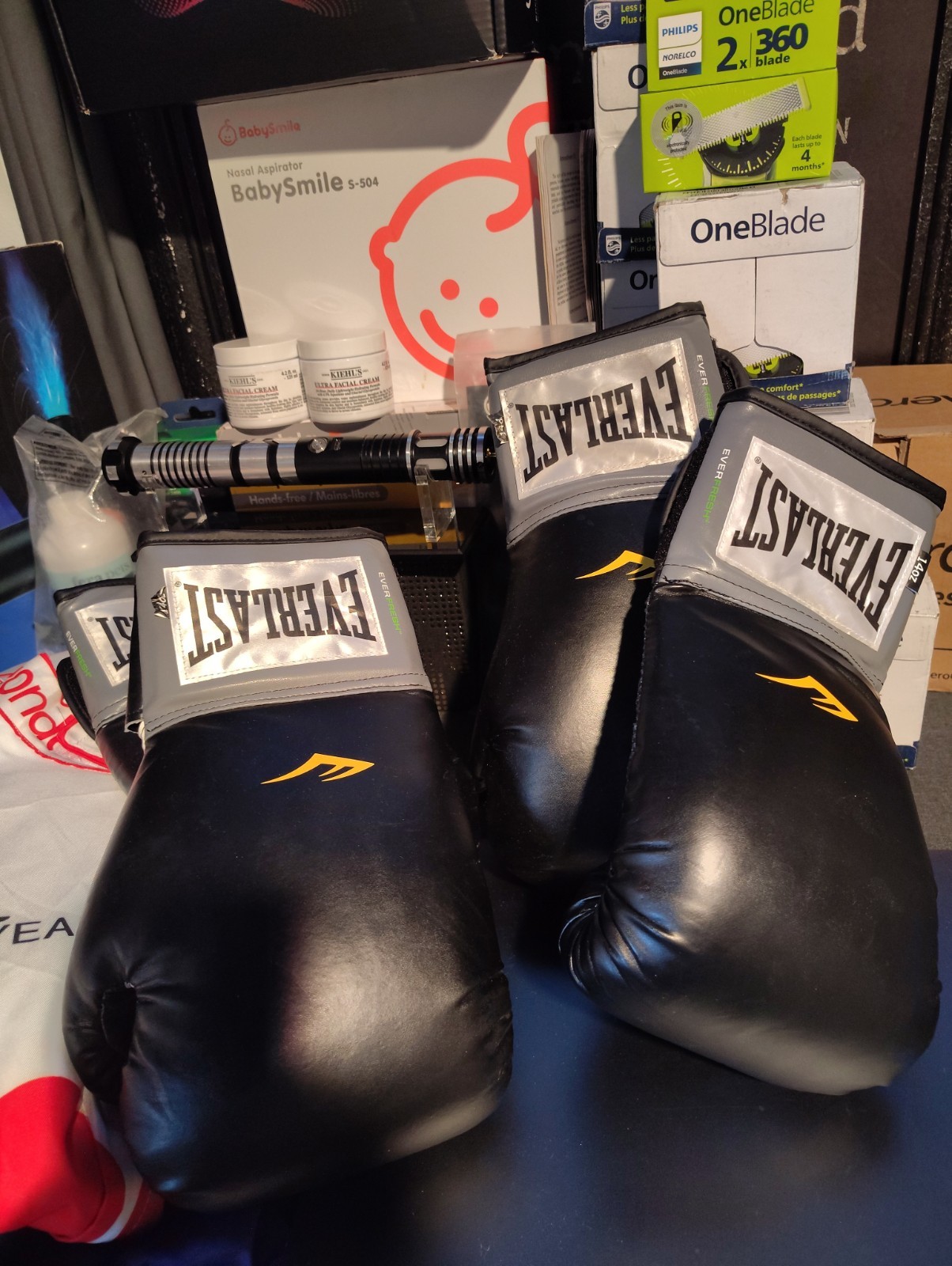 Everlast 14oz. Sparring and Bag Gloves.  EVERFRESH Anti Microbial. Brand New.