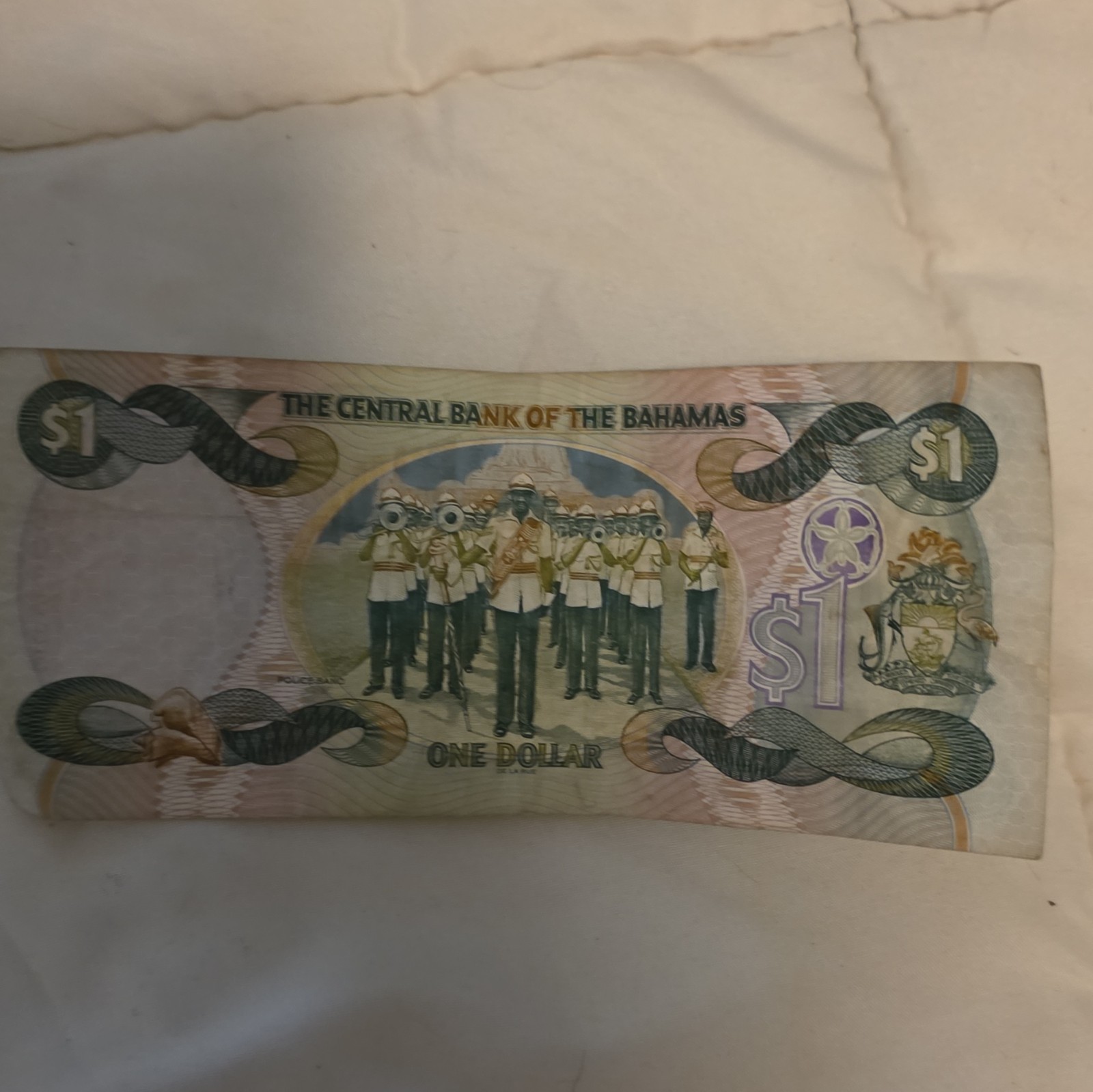 Bahamas $1 Banknote 2001 Series CK603565