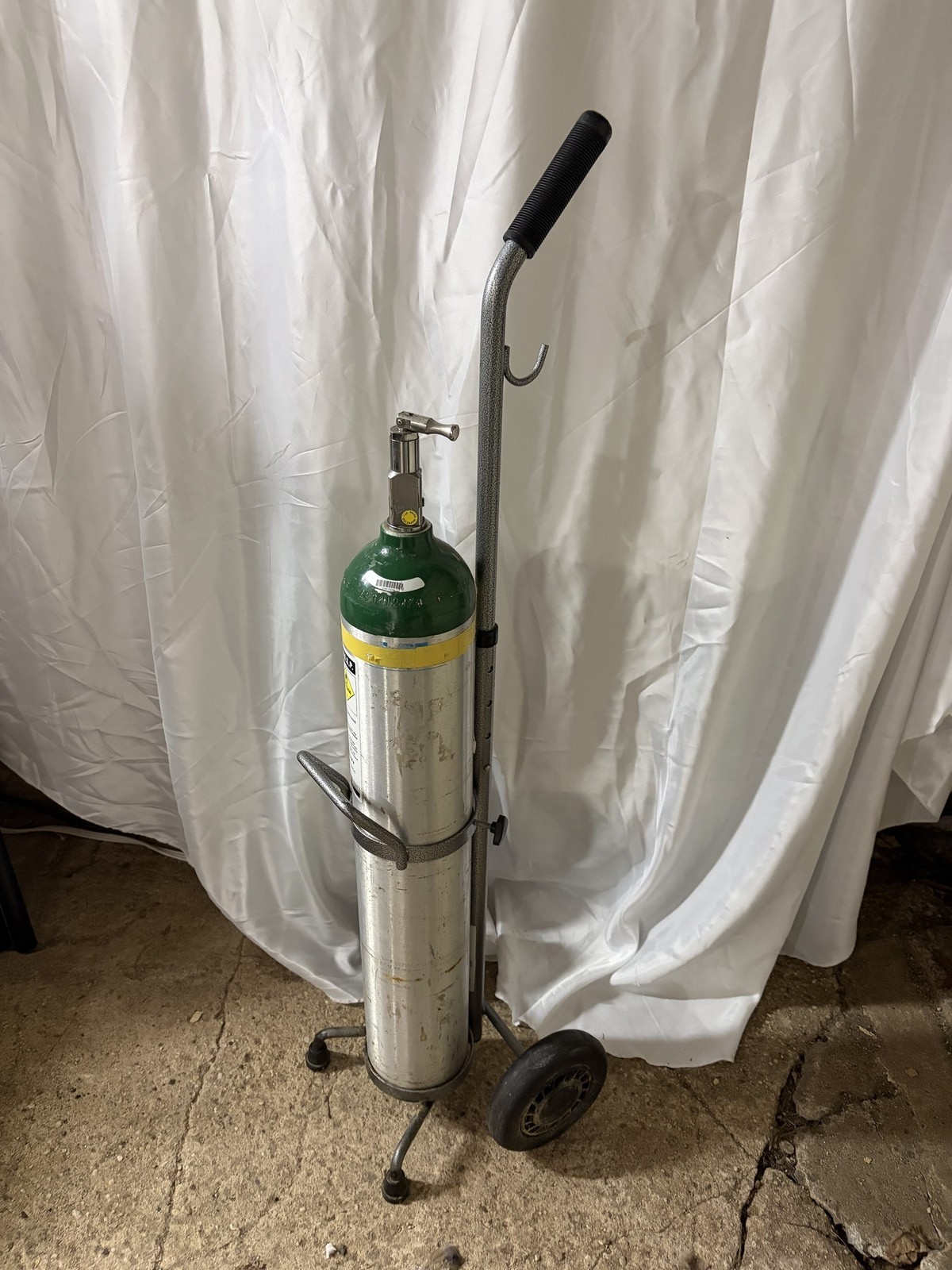 Air Liquide Oxygen Cylinder USP Compressed Gas w/ Cart Used - Good G