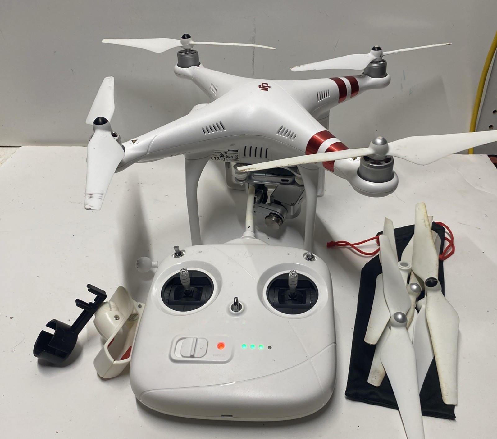 DJI Phantom Standard W321 Quadcopter Camera Drone Bundle - (FOR PARTS/REPAIR)