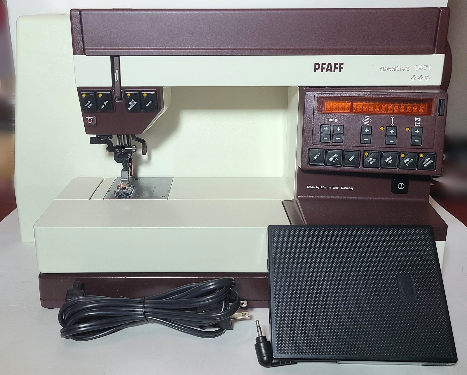 German Made Pfaff Creative 1471, Full Presser Foot Set, Fully Serviced