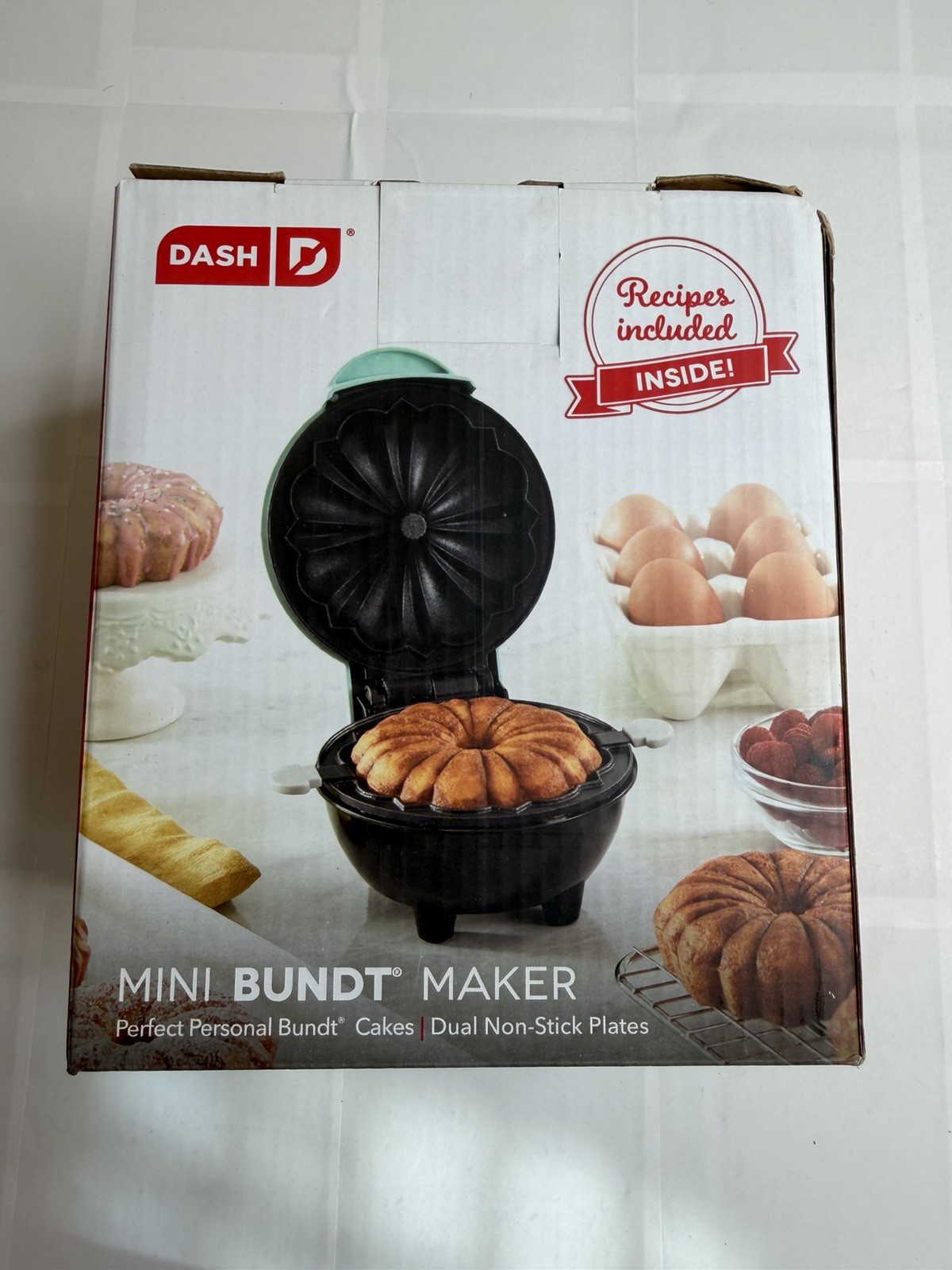 Dash Mini Bundt Cake Maker