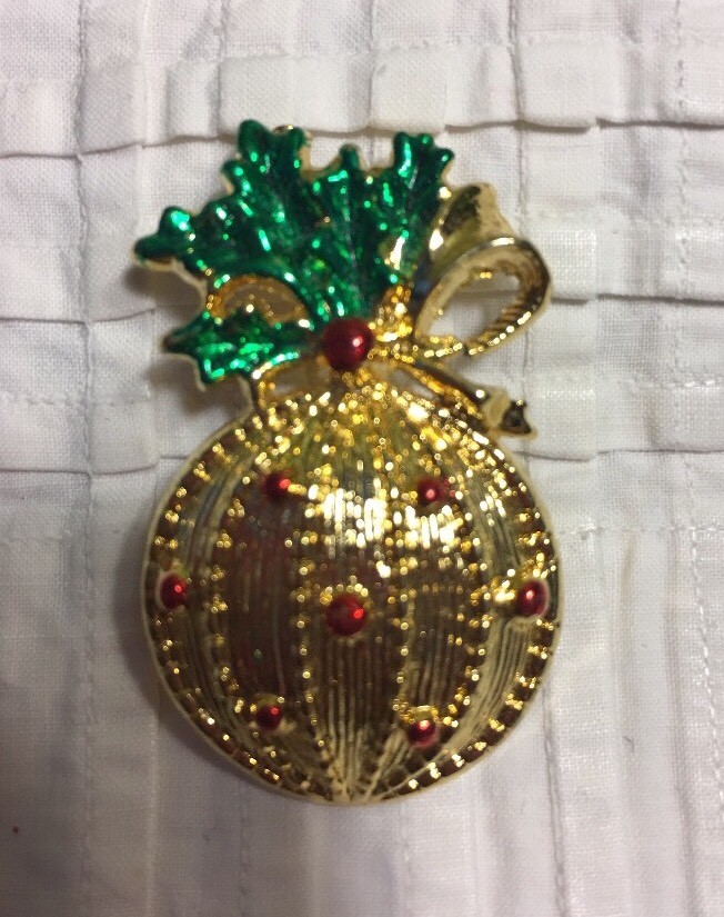 Vintage Gold Tone Ornament 1-3/4"  Christmas Brooch Pin JB-26