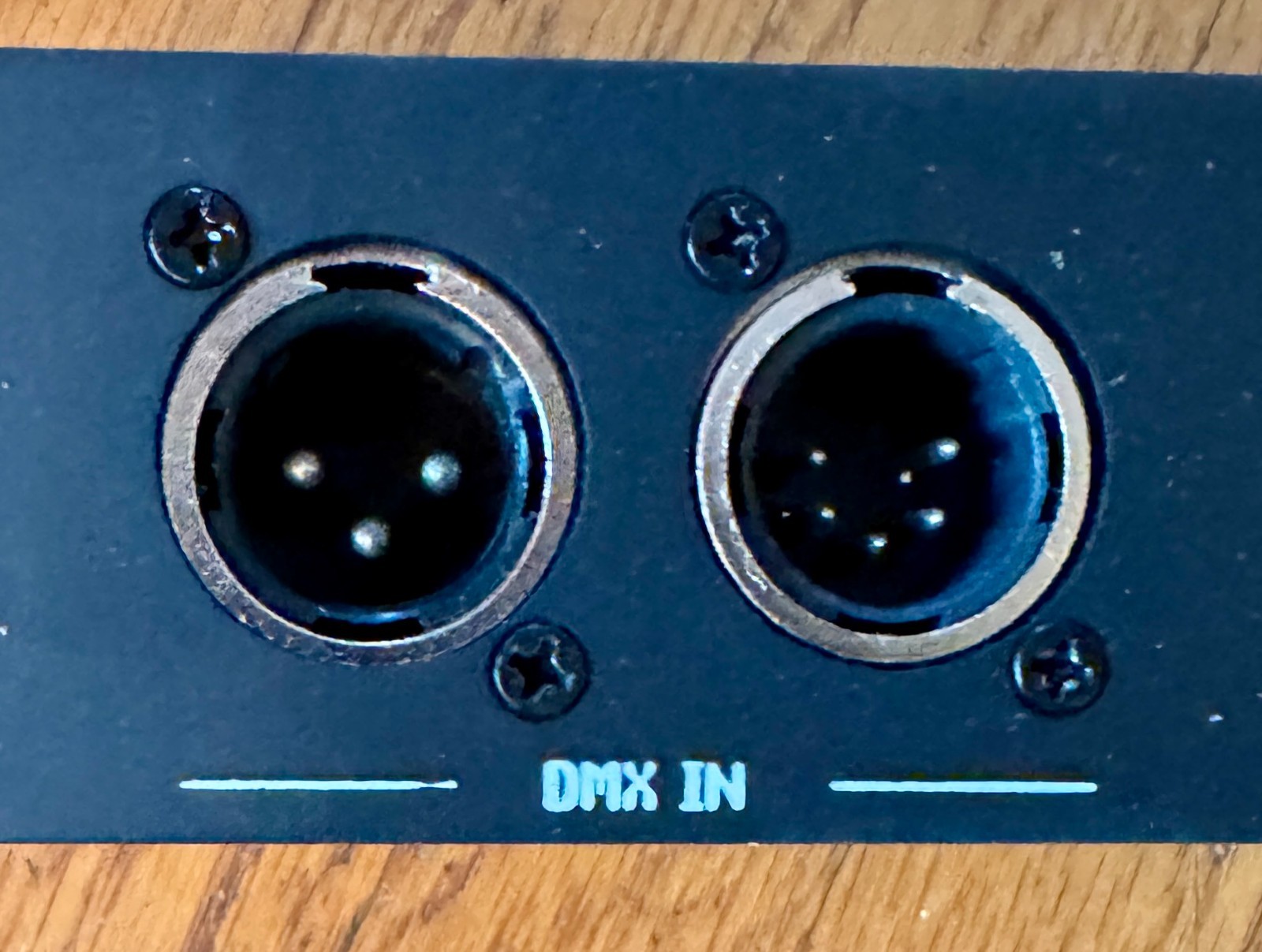512 DMX 8-port splitter.