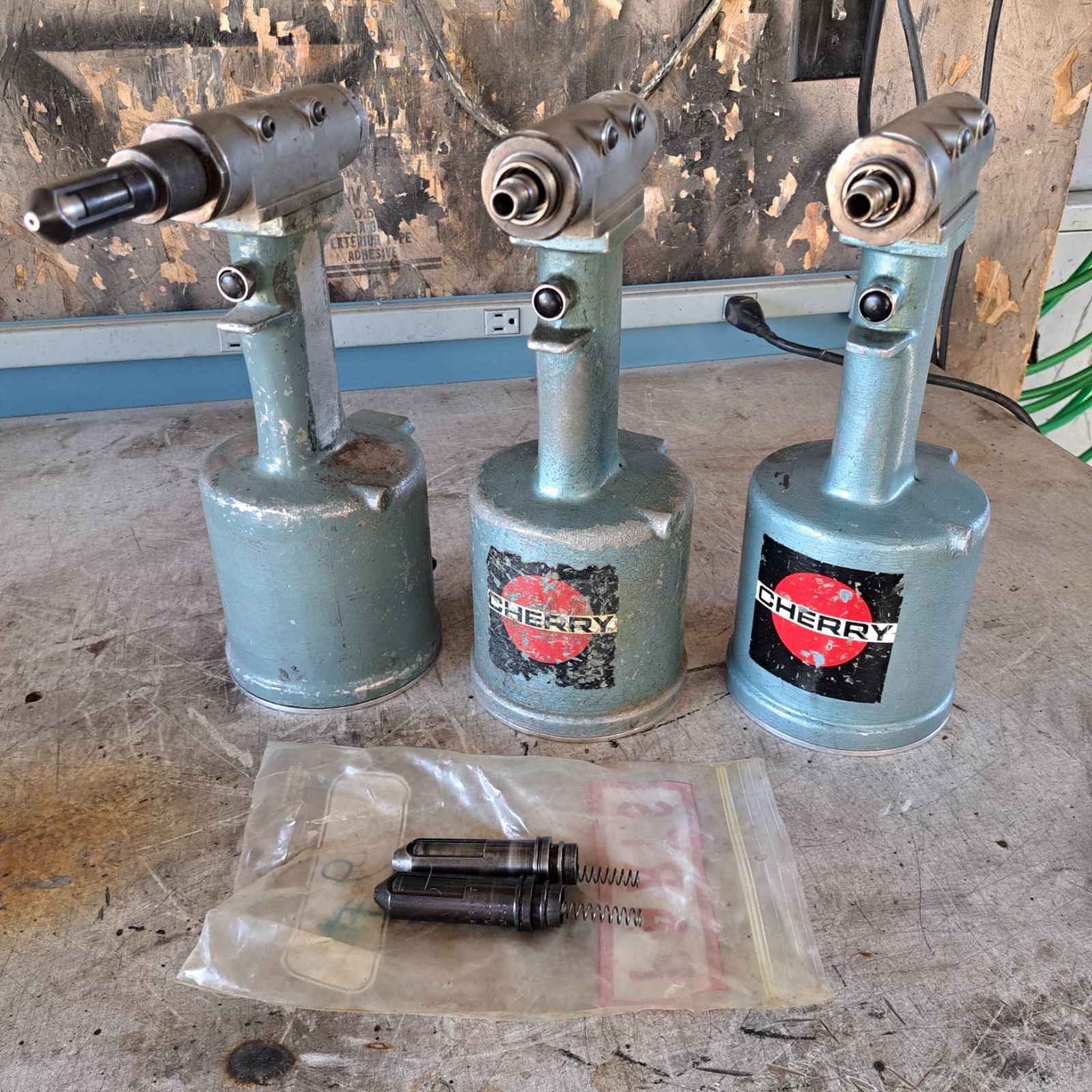Lot of 3 Cherry Aerospace Textron G784 Pneumatic Rivet Guns w/ 3 Pulling Heads