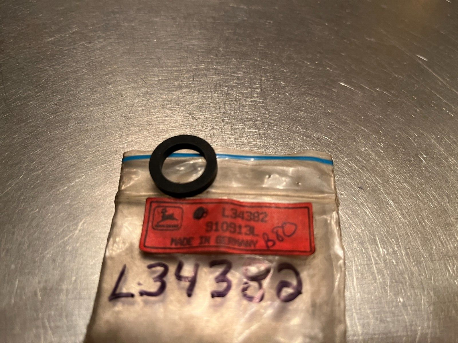 L34382 Genuine OEM John Deere WASHER