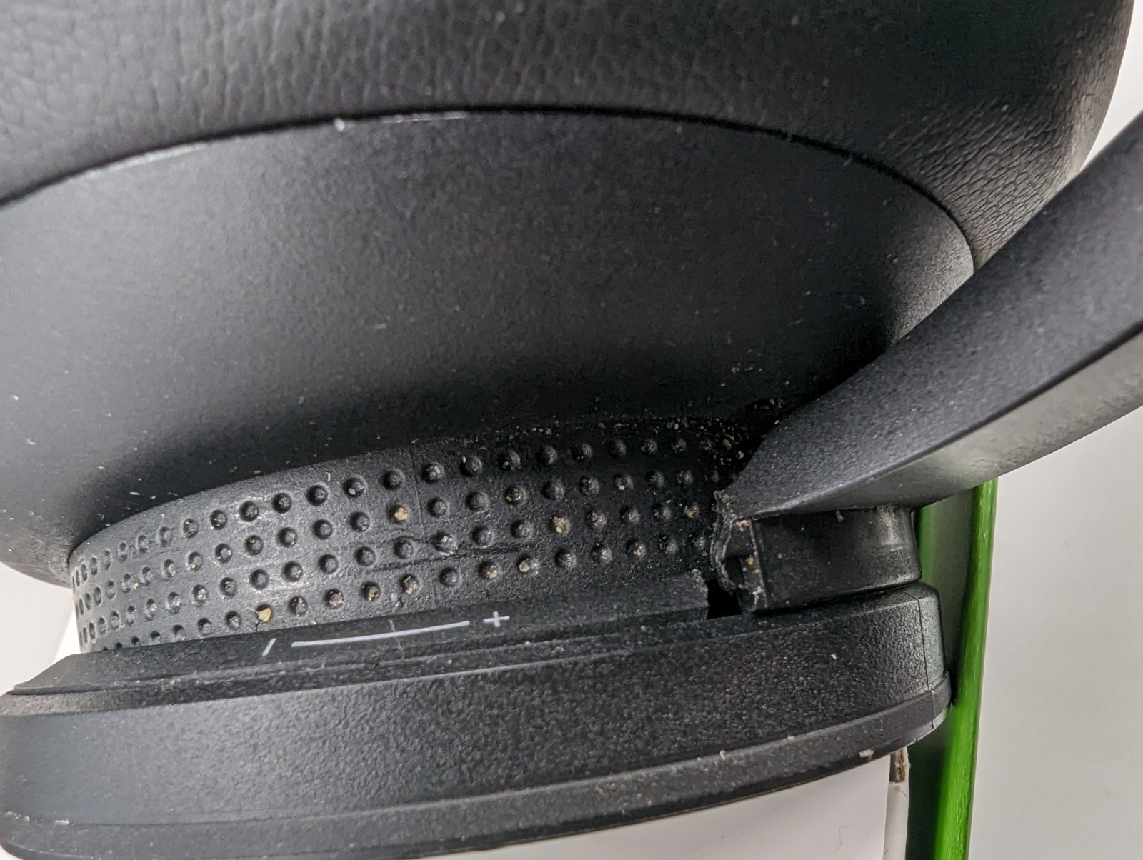 Microsoft Xbox Wireless Headset 2065 - Black READ - Broken R Ear Connect