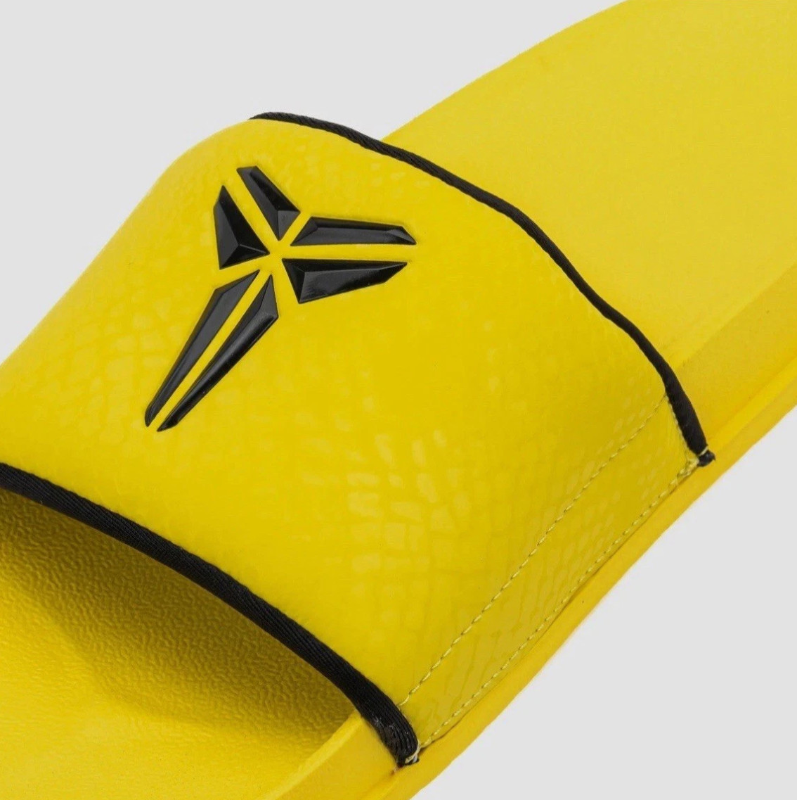 Nike Kobe Offcourt Slides Lightning Yellow /Black IF2870-700 Size Men’s 12 NEW