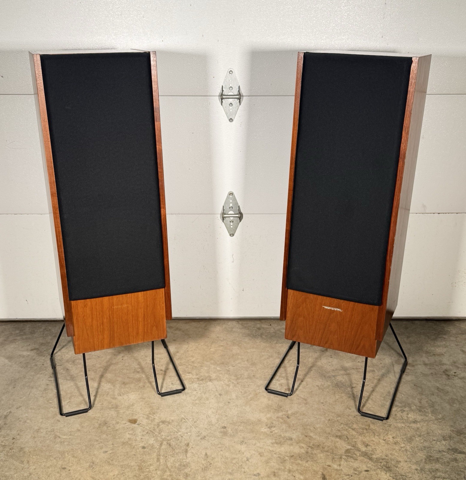 Realistic Optimus T-100 Speakers With Stands New Tweeters Read Description WORKS