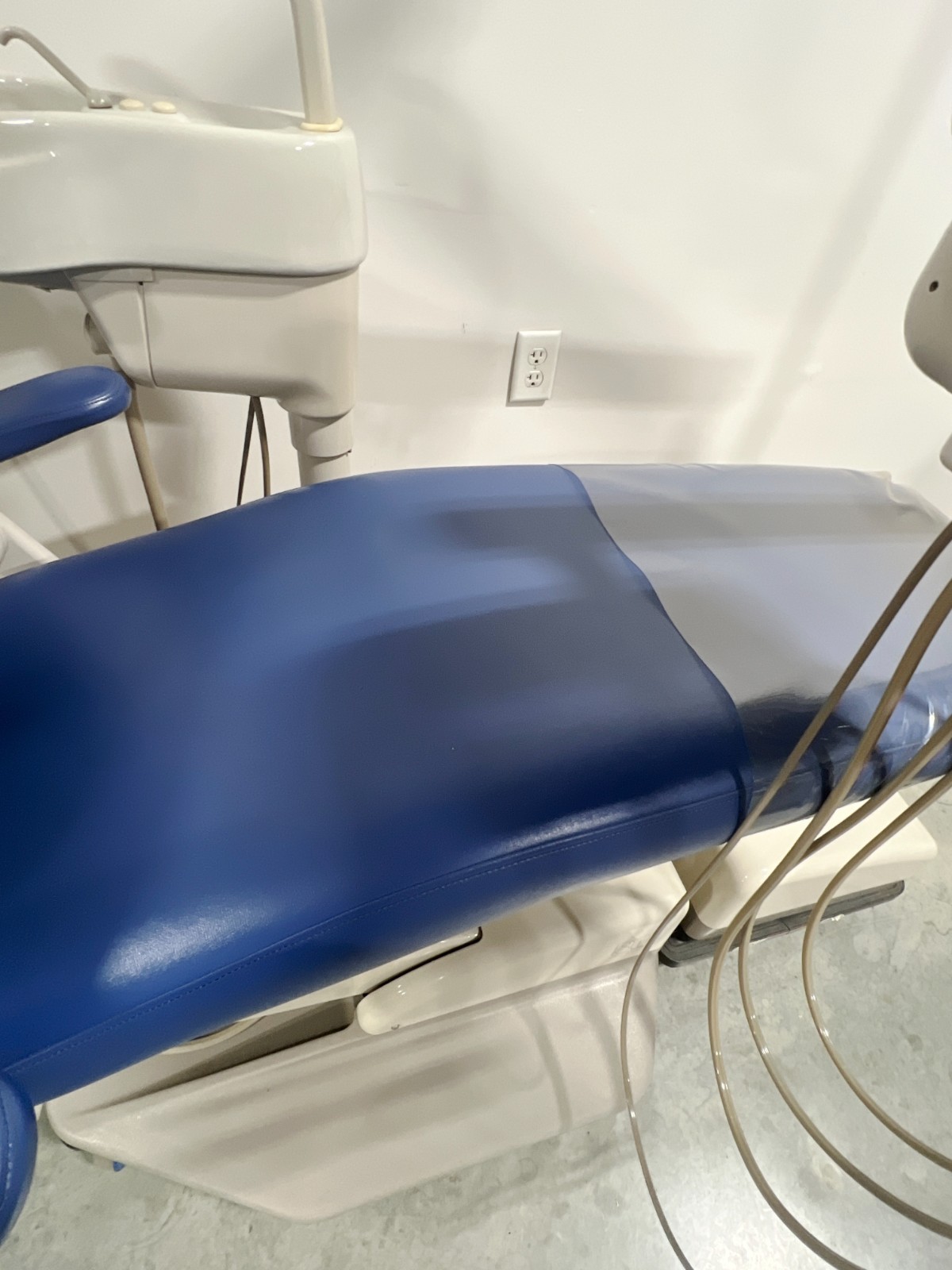ADEC 1021 Dental Chair, Radius Delivery Unit, Cuspidor, Assistant’s Pkg & Light