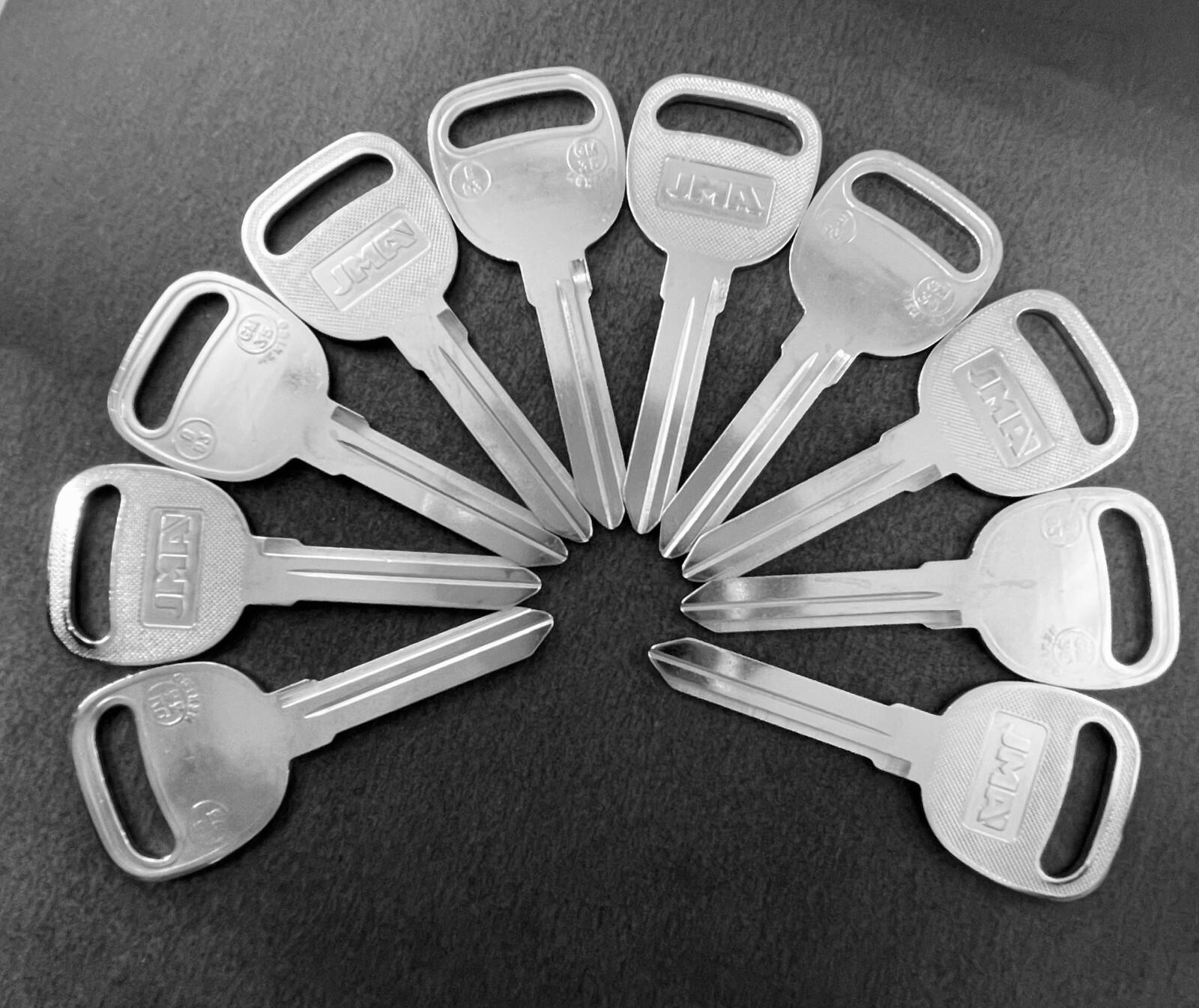 Lots of 2/5/10 B93 P1112 Type Key Blanks for GM