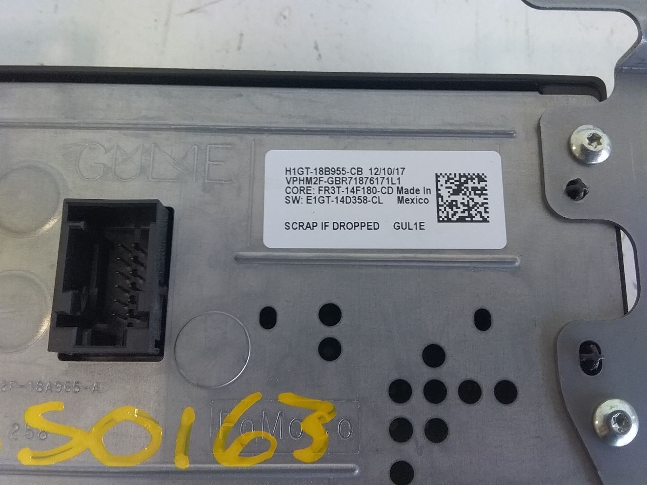 2016-2018 Ford Edge Center Dash Mounted 4.2" Display Screen