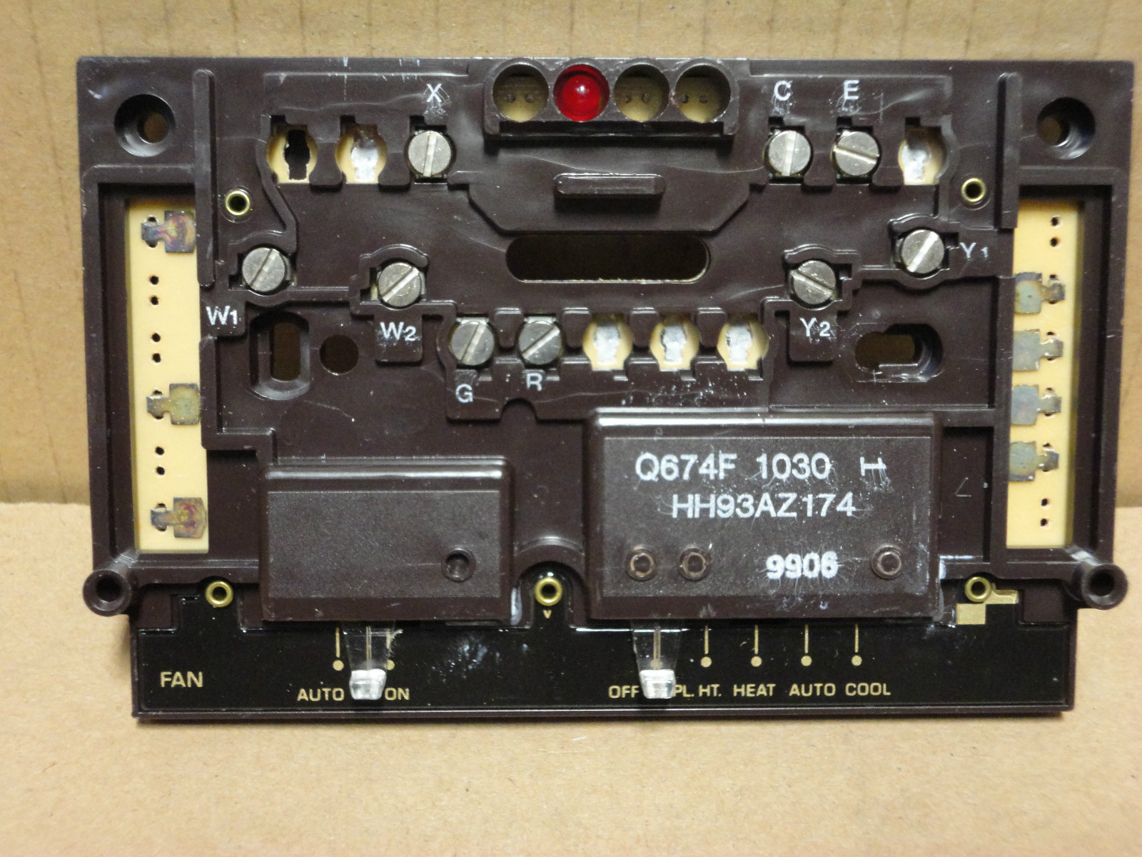 ~DiscountHVAC~ HH93AZ174 - Carrier Parts Thermostat Sub Base Honeywell Q674F1030