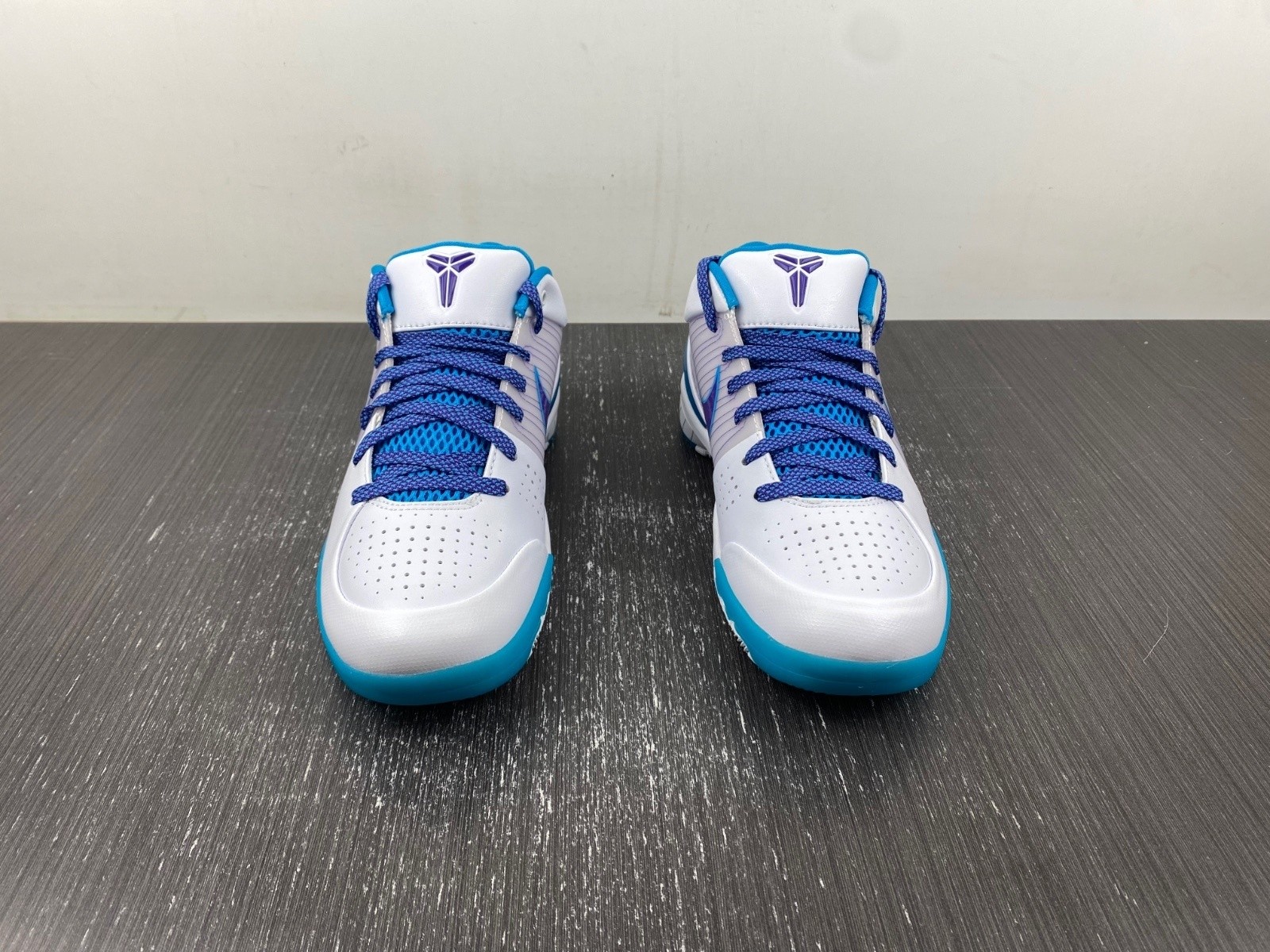AV6339-100 Kobe 4 Protro Draft Day 2019. DS