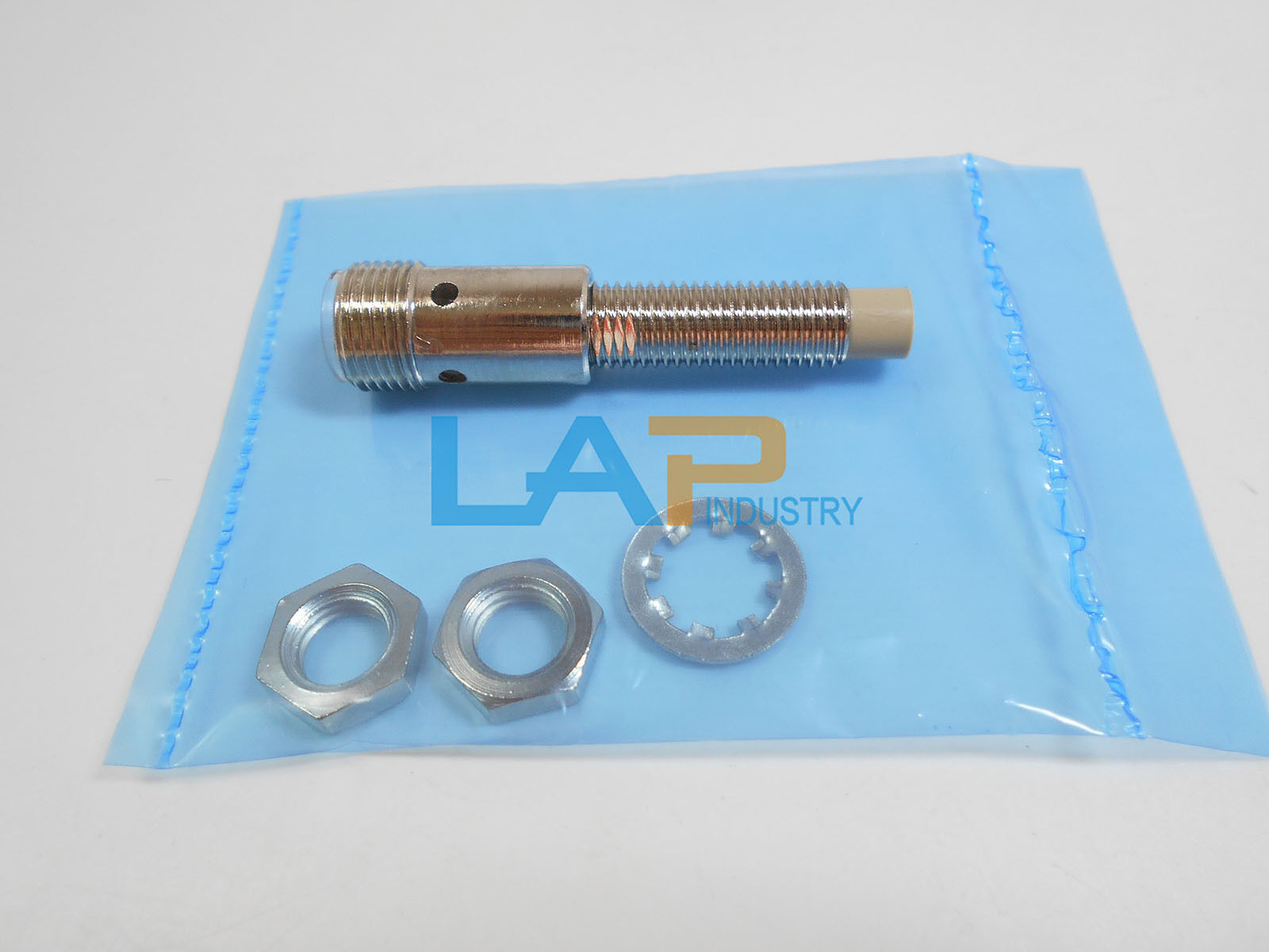 NEW E2E-X4MD1-M1 PROXIMITY SWITCH 12TO24VDC E2EX4MD1M1