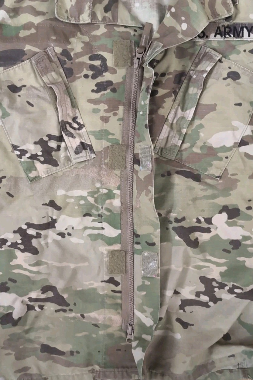 Coat Army Combat Uniform Unisex 8415-01-623-5180 Size Small Regular/ Bug Resist