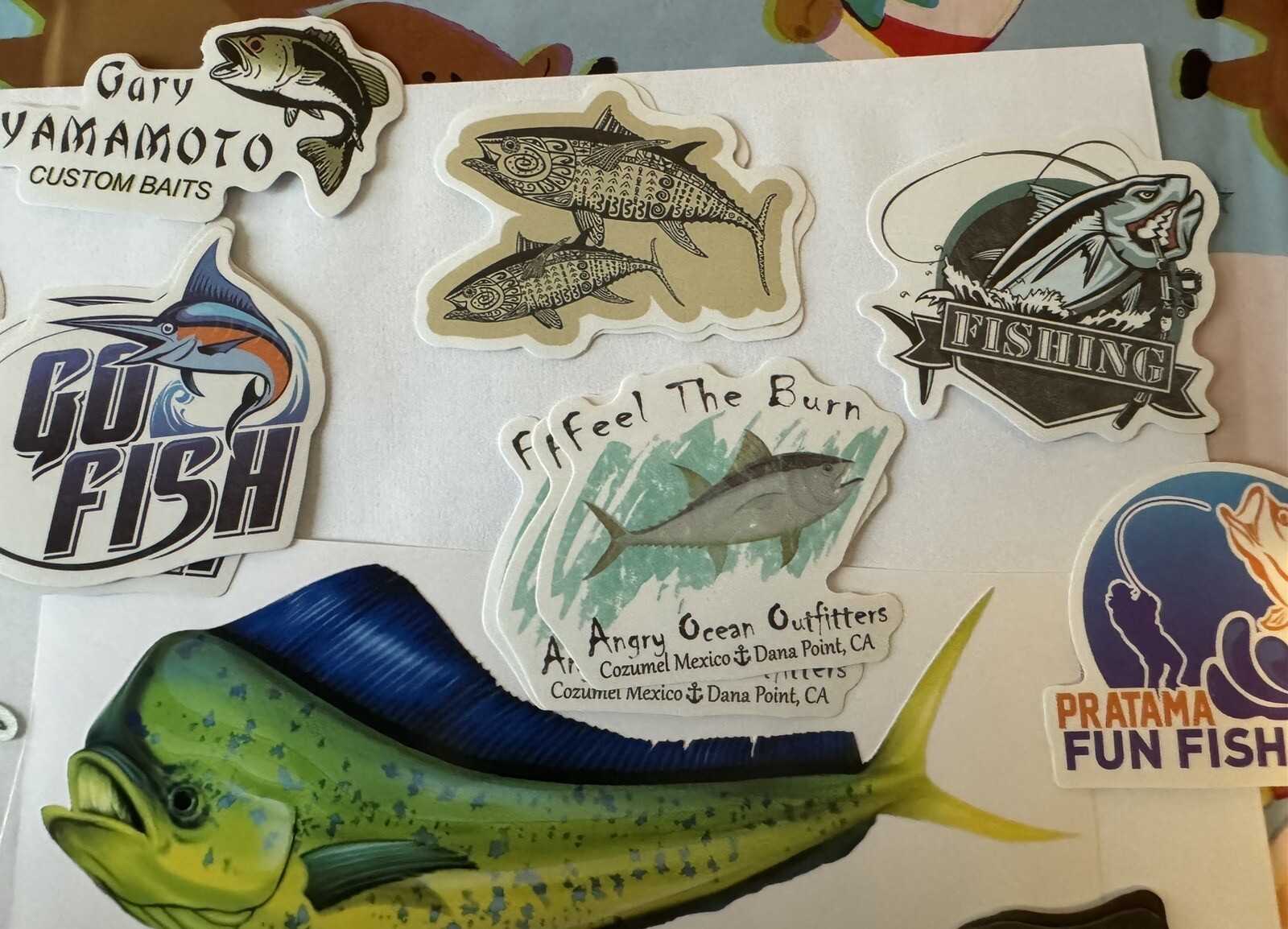 DELUX Large DECAL PLUS 25 X FISHING STICKERS Bait Boat Bait Bucket, Tackle Box