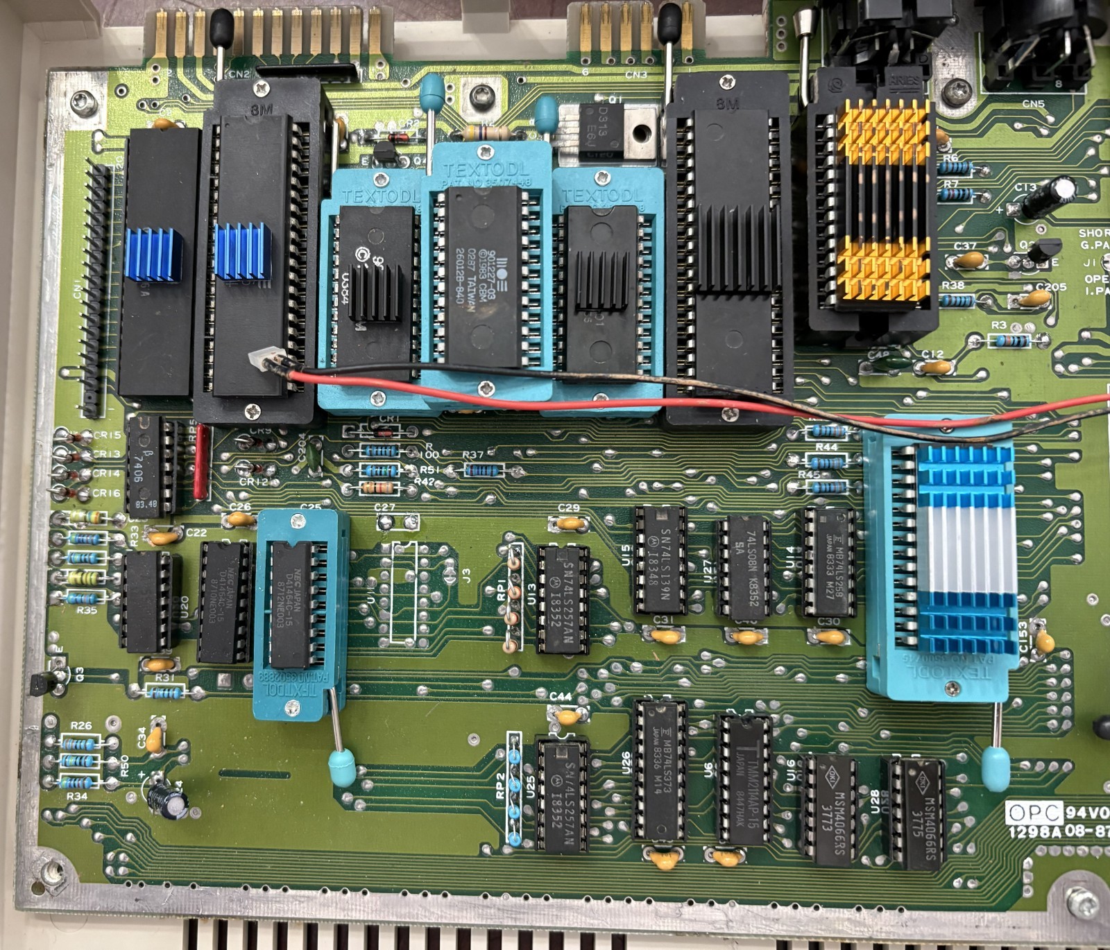 COMMODORE 64C COMPUTER 250466 HEATSINKS TESTED AND WORKING ZIF64