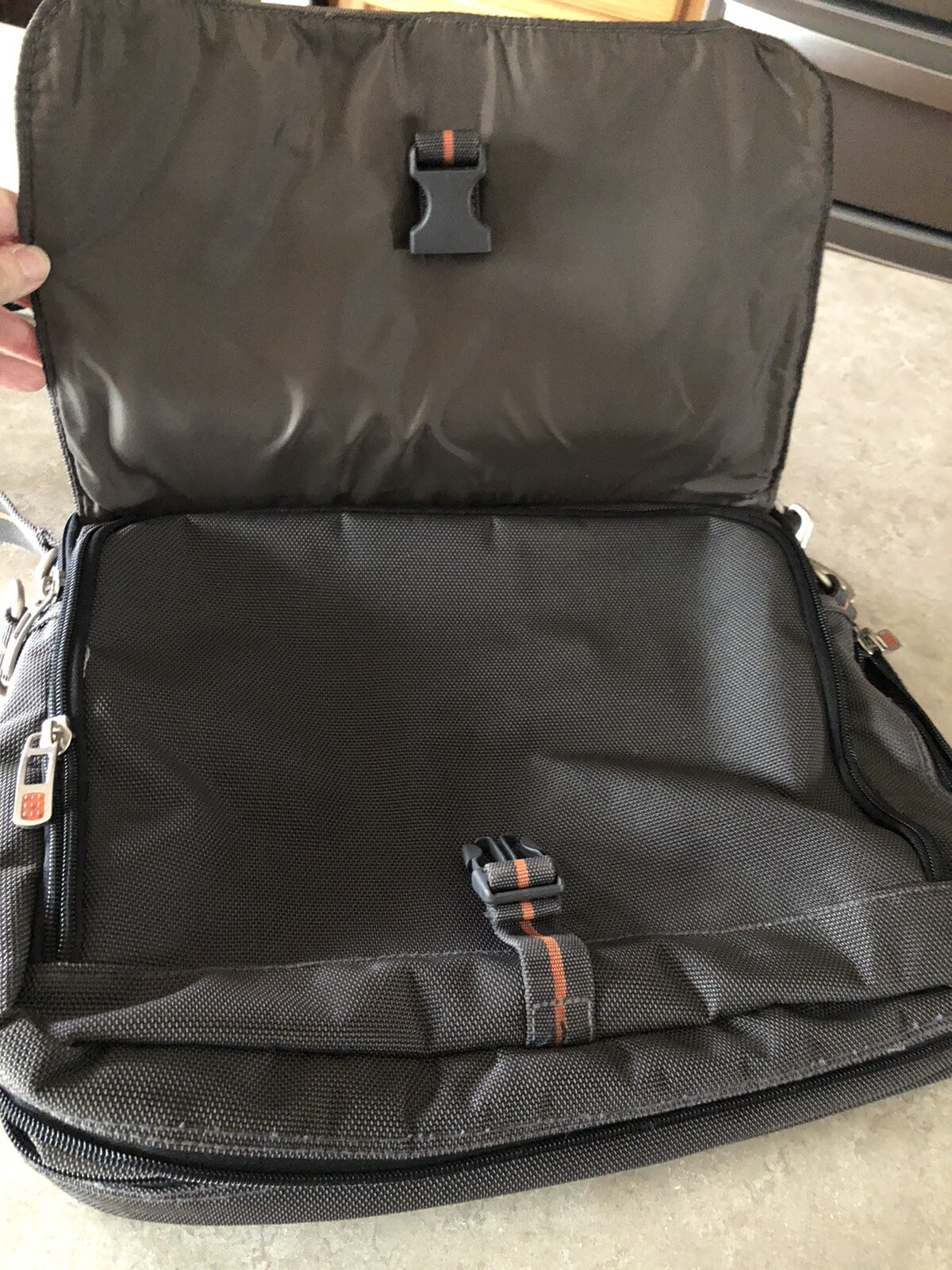 Eddie Bauer Laptop Shoulder/Messenger Bag used once EUC!
