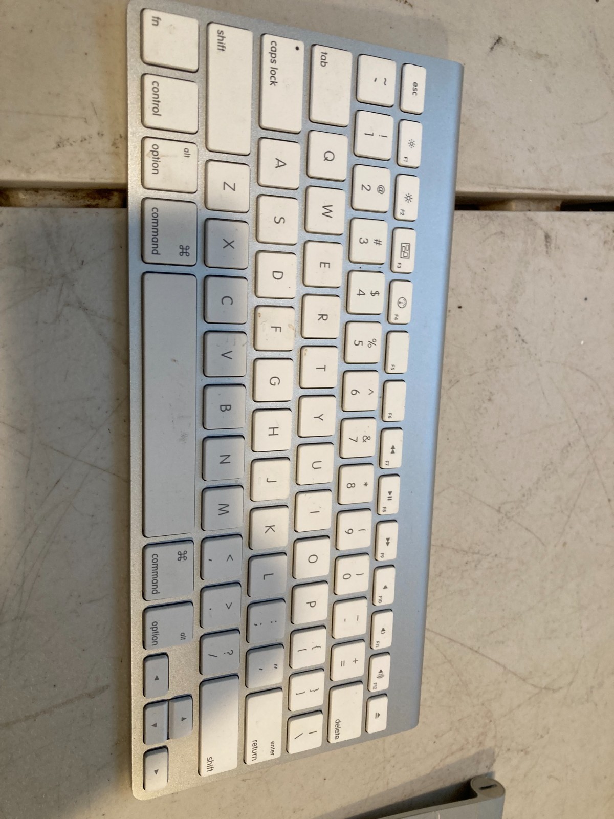 Apple Wireless Keyboard, Magic Trackpad, & 1 iPod Shuffles Green Bundle + MP3
