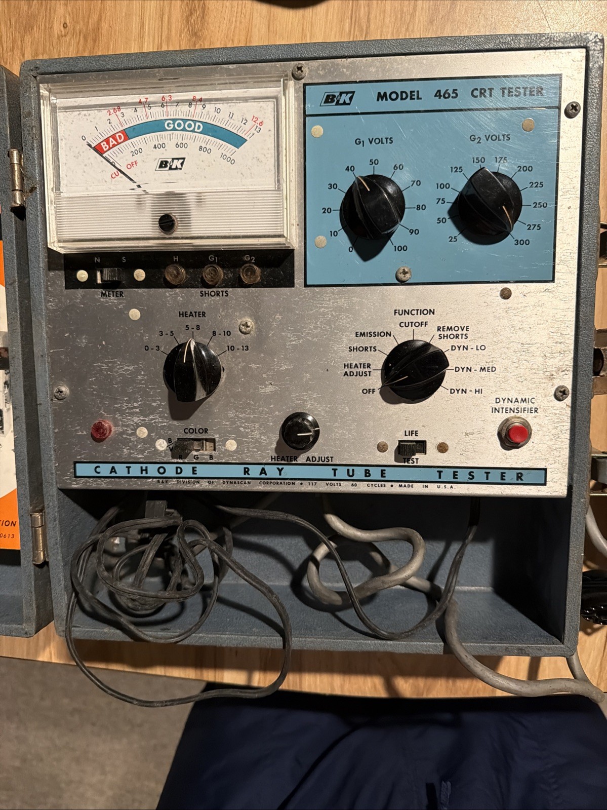 B&K CRT Cathode Ray Tube Tester Model 465 Powers Up Untested W/ Manuals