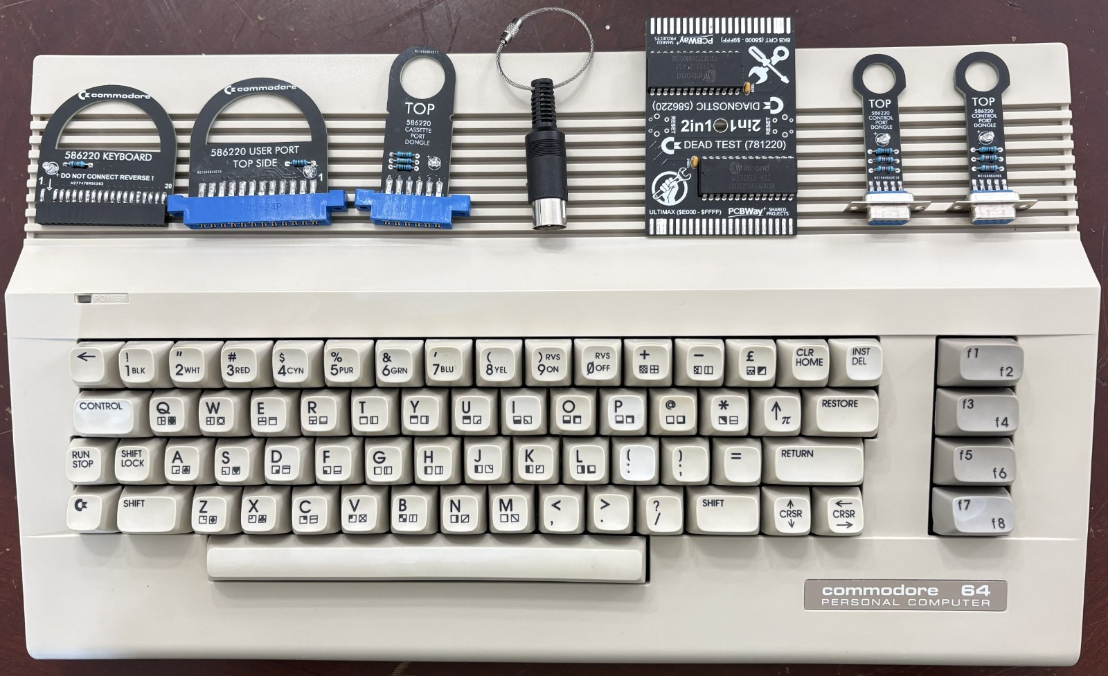 COMMODORE 64C COMPUTER 250466 HEATSINKS TESTED AND WORKING ZIF64