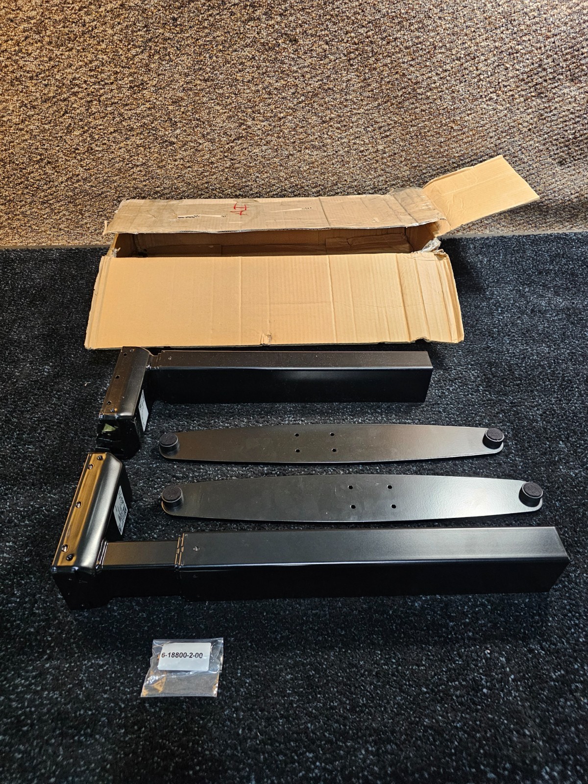K&M 18800 Table-Style Keyboard Stand, Lifting Column Legs ONLY *BOX 2 OF 2*