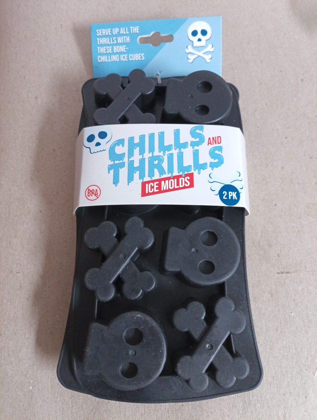 CHILLS AND THRILLS-ICE MOLDS-SKULLS & CROSS BONES-2PK-NEW!