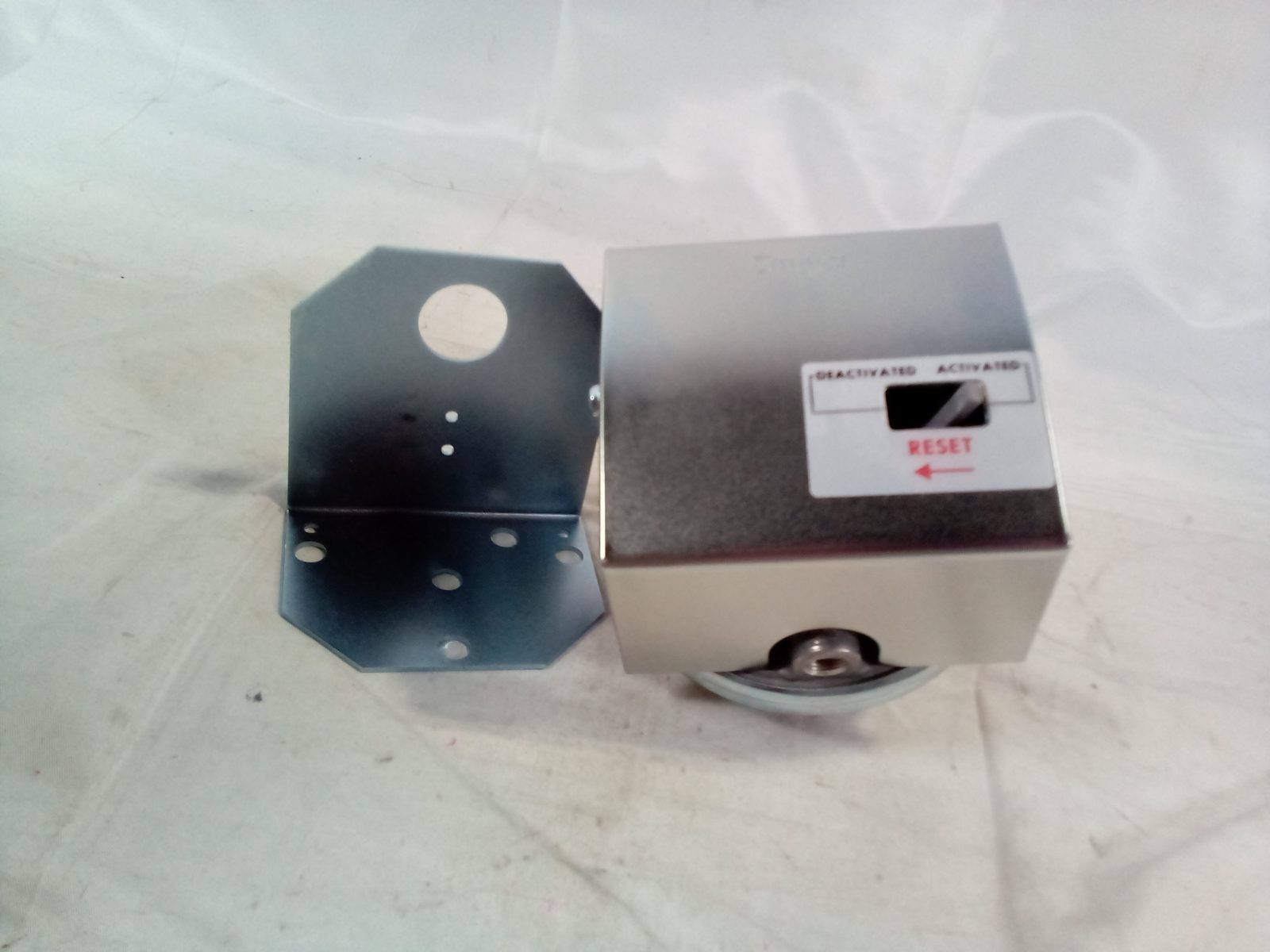 Dwyer 1831-1-RA-S Series 1800 Pressure Switch