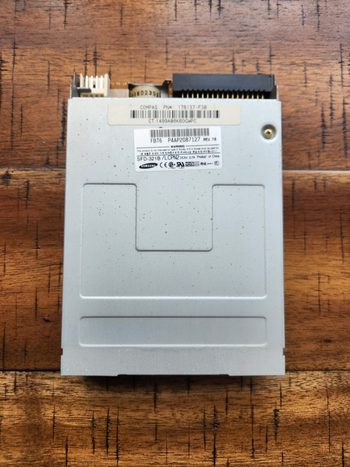 Samsung SFD-321B/LCPN2 , 1.44 Gray Floppy Disk Drive ,*No Bezel No Button*