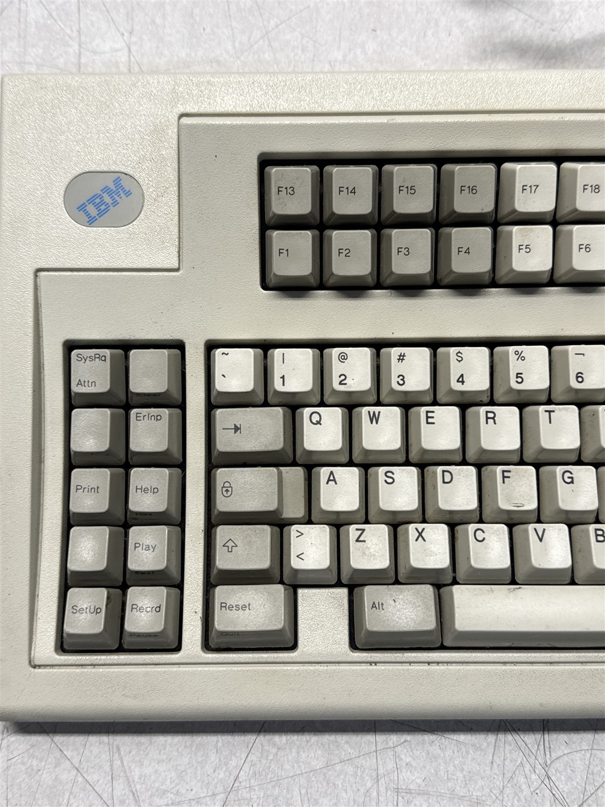 IBM 92G9006 MODEL M122 TYPE III QUIET TOUCH THERMINAL KEYBOARD