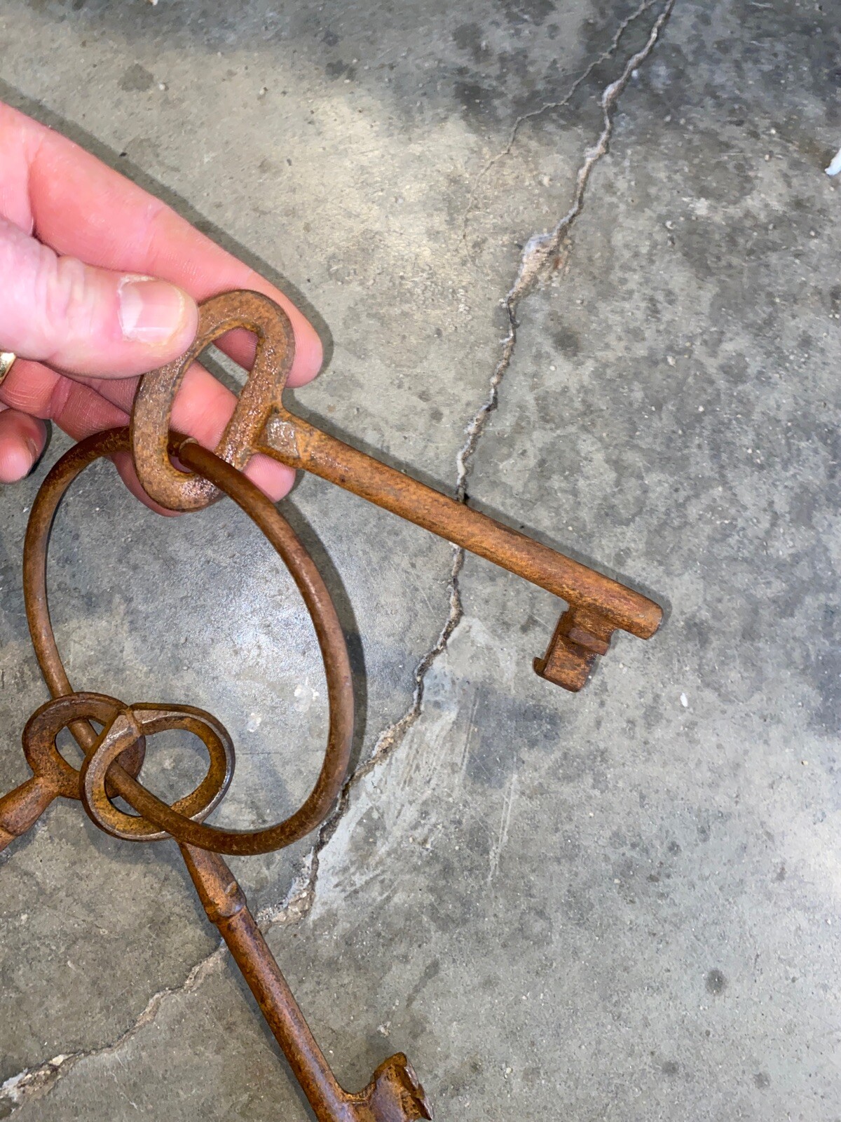 Victorian Master Door Cast Iron Skeleton Jailer Key Ring x3 Metal Keys 3/4+LBS