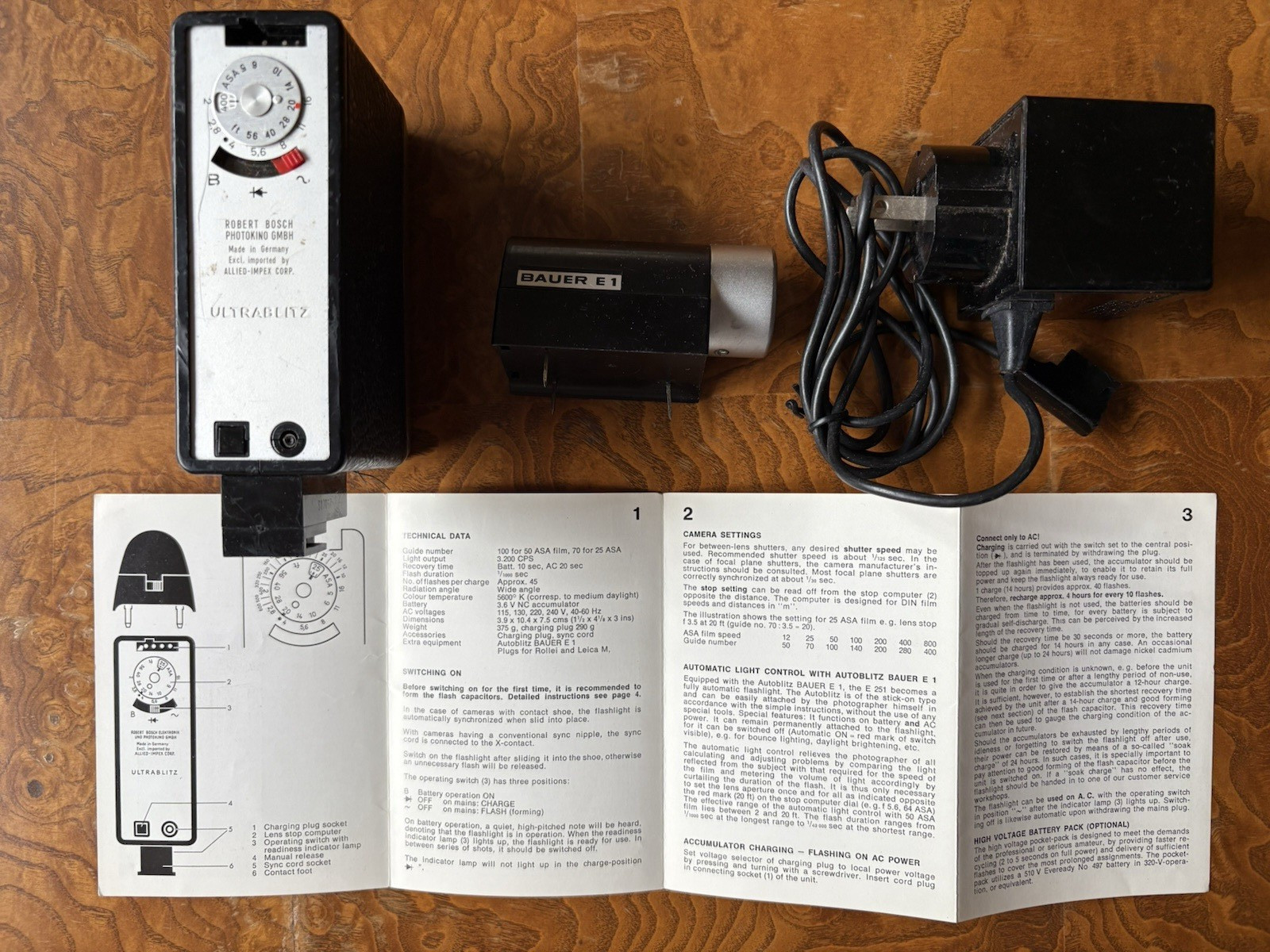 Bauer E251 Utrablitz Camera Flash With E1 Attachment - Works When Plugged In