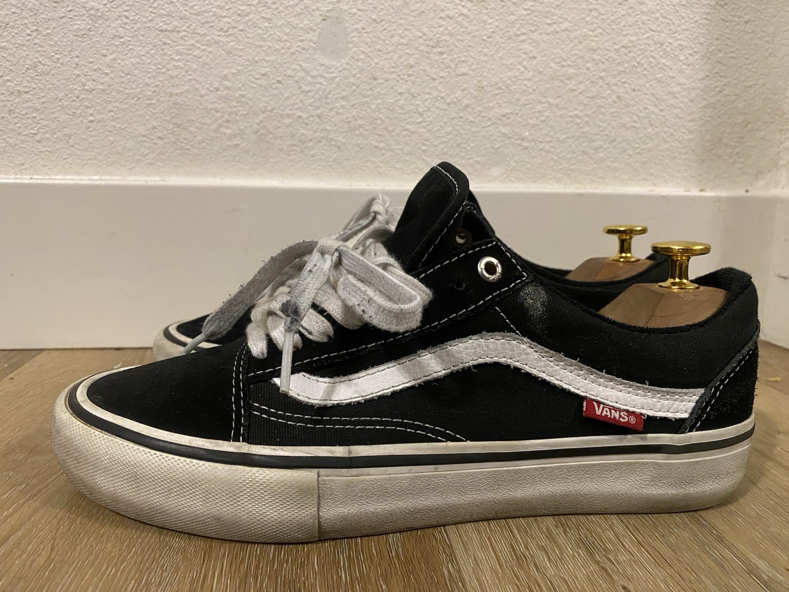 Vans Black Low Top Skateboarding Shoes Men's US 9 D Medium Width