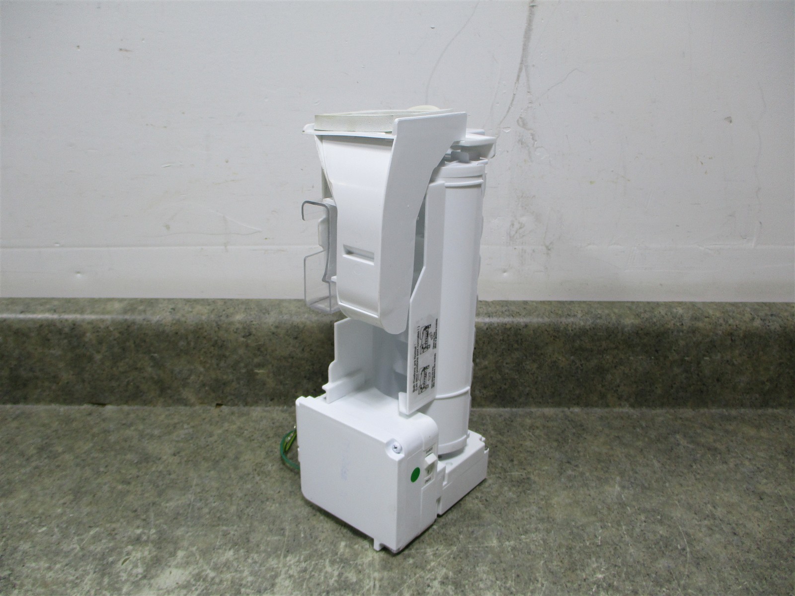 LG REFRIGERATOR ICE MAKER PART # AEQ73110203