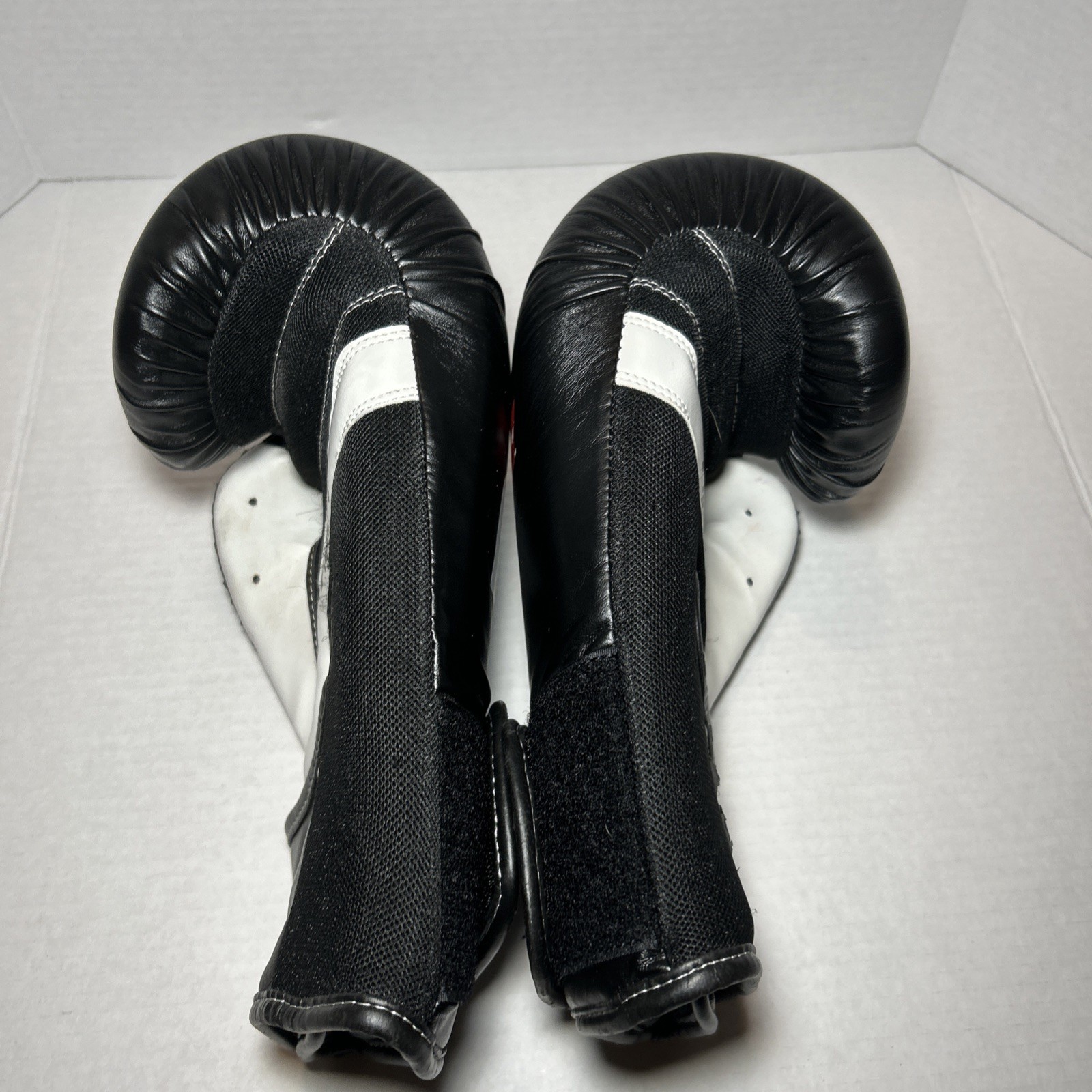 Fighting Boxing Gloves