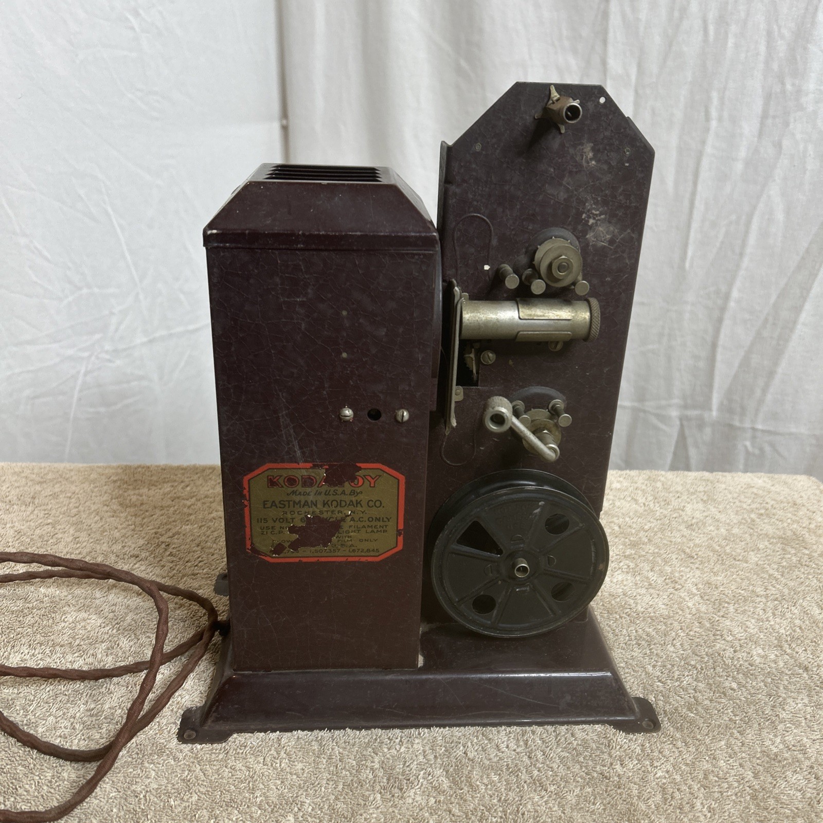 Vintage Eastman Kodak Kodatoy 16mm Movie Projector. Not Tested. 100-0/8260