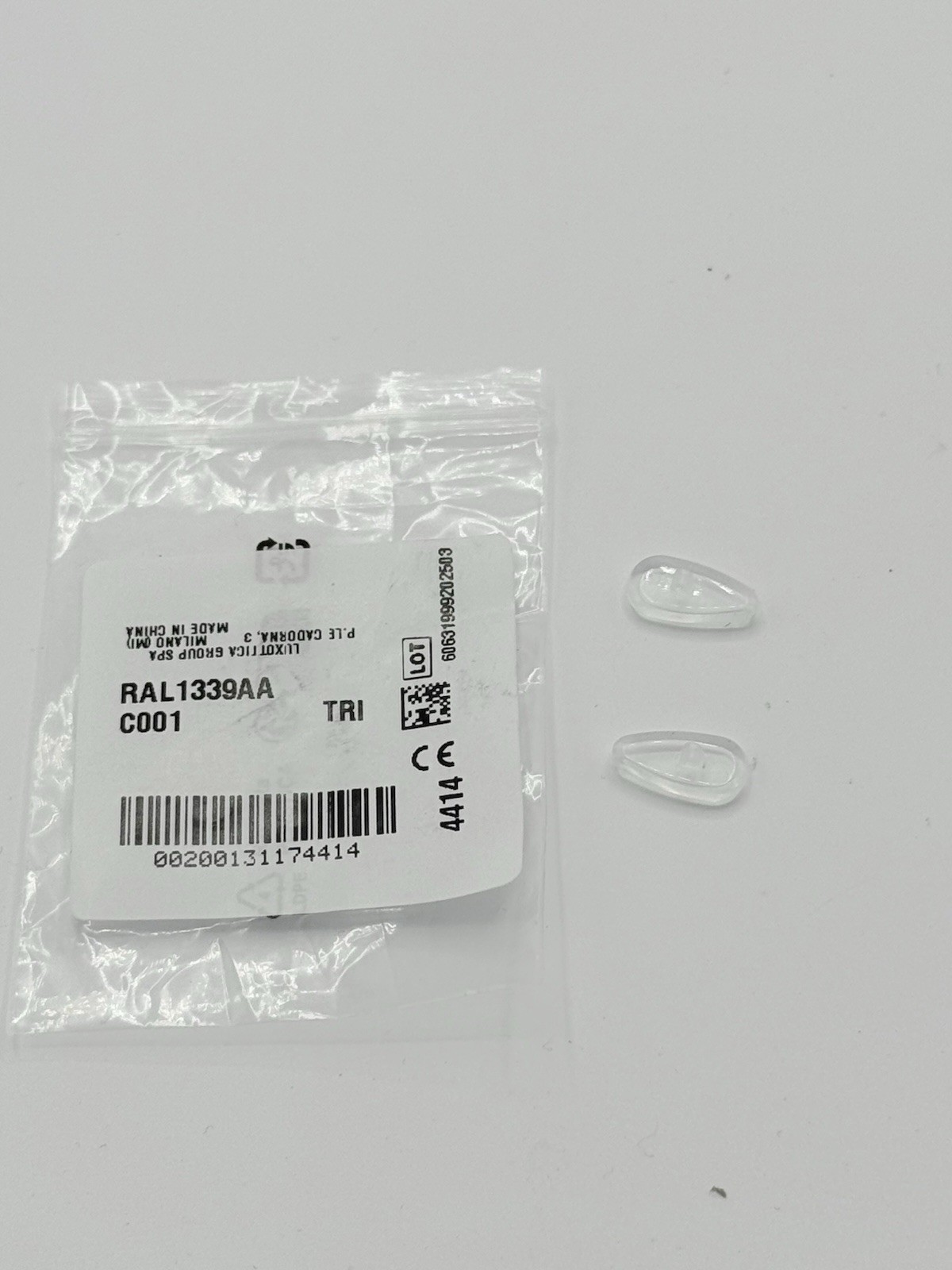 OAKLEY SURFACE PLATE EYEGLASSES REPLACEMENT SET OF AUTHENTIC NOSE PADS CLEAR